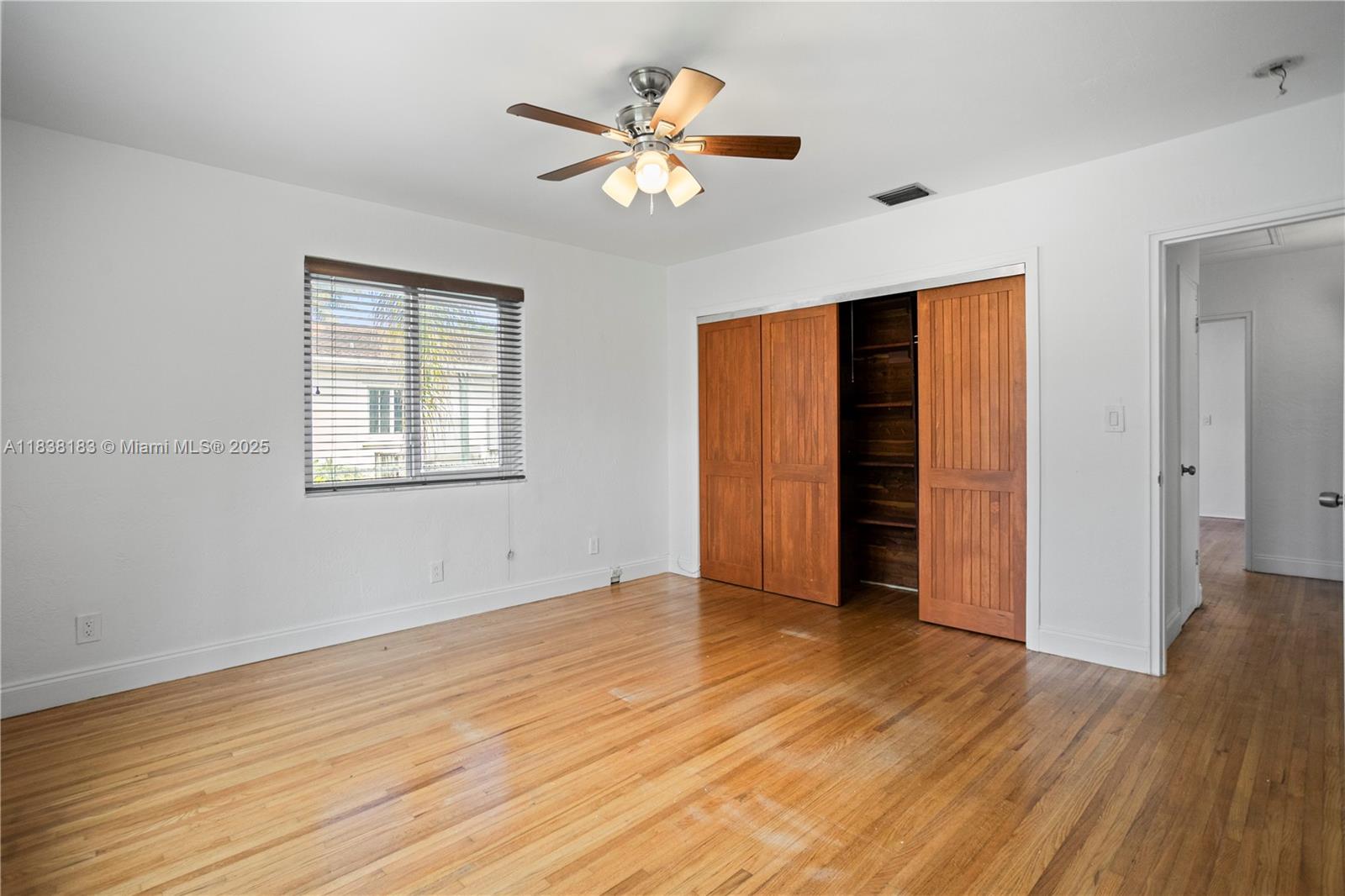 HOLLYWOOD LITTLE RANCHES - Residential