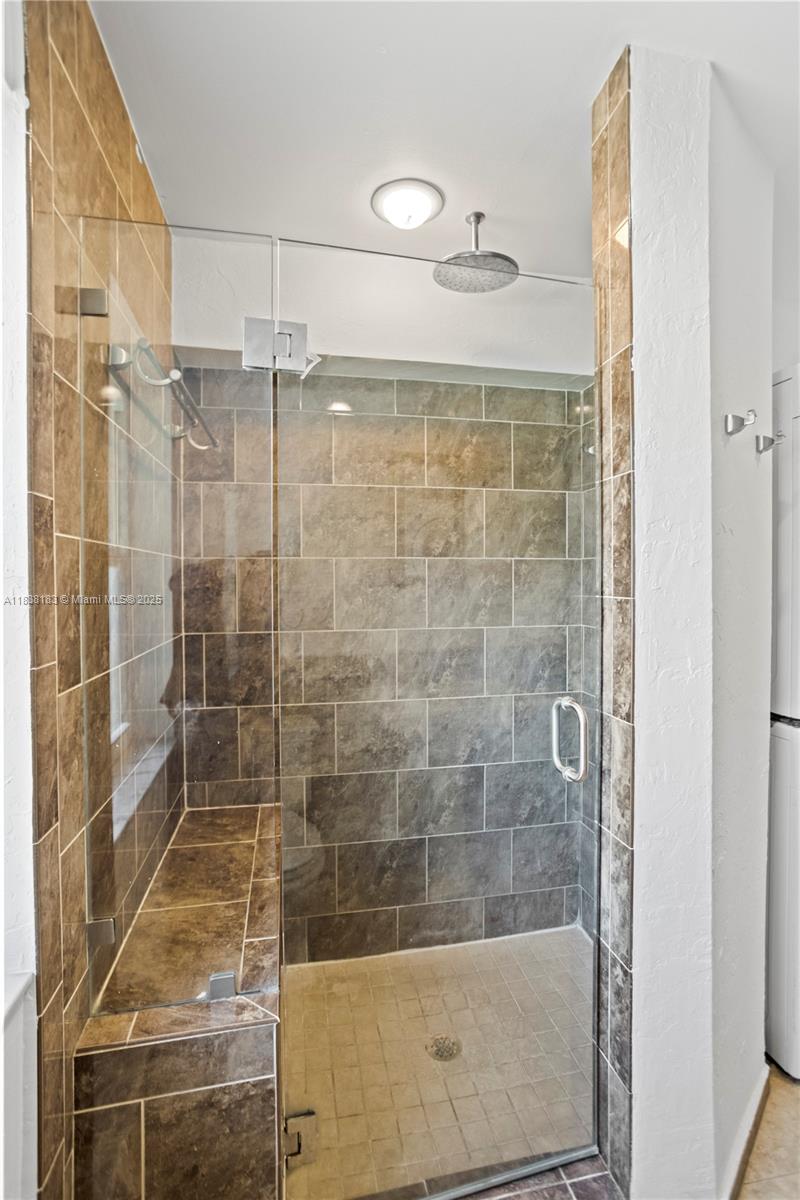 HOLLYWOOD LITTLE RANCHES - Residential