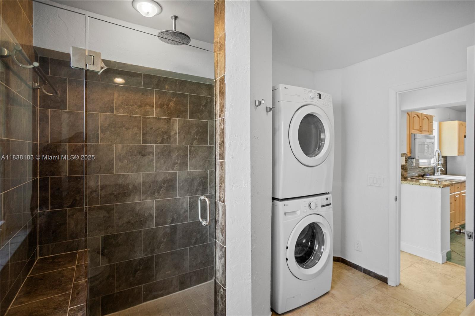 HOLLYWOOD LITTLE RANCHES - Residential