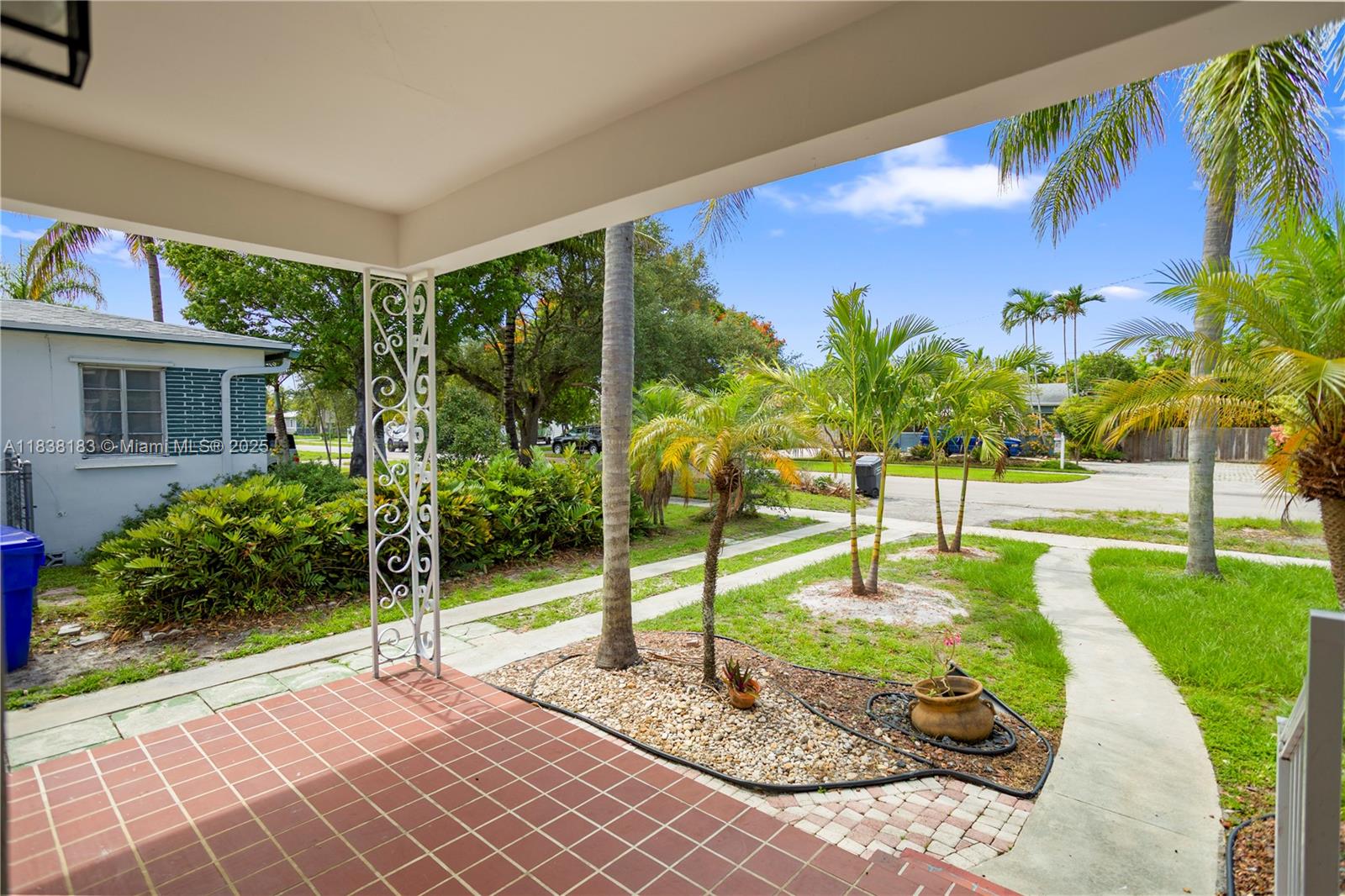 HOLLYWOOD LITTLE RANCHES - Residential