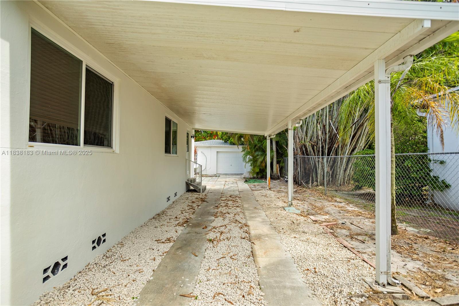 HOLLYWOOD LITTLE RANCHES - Residential