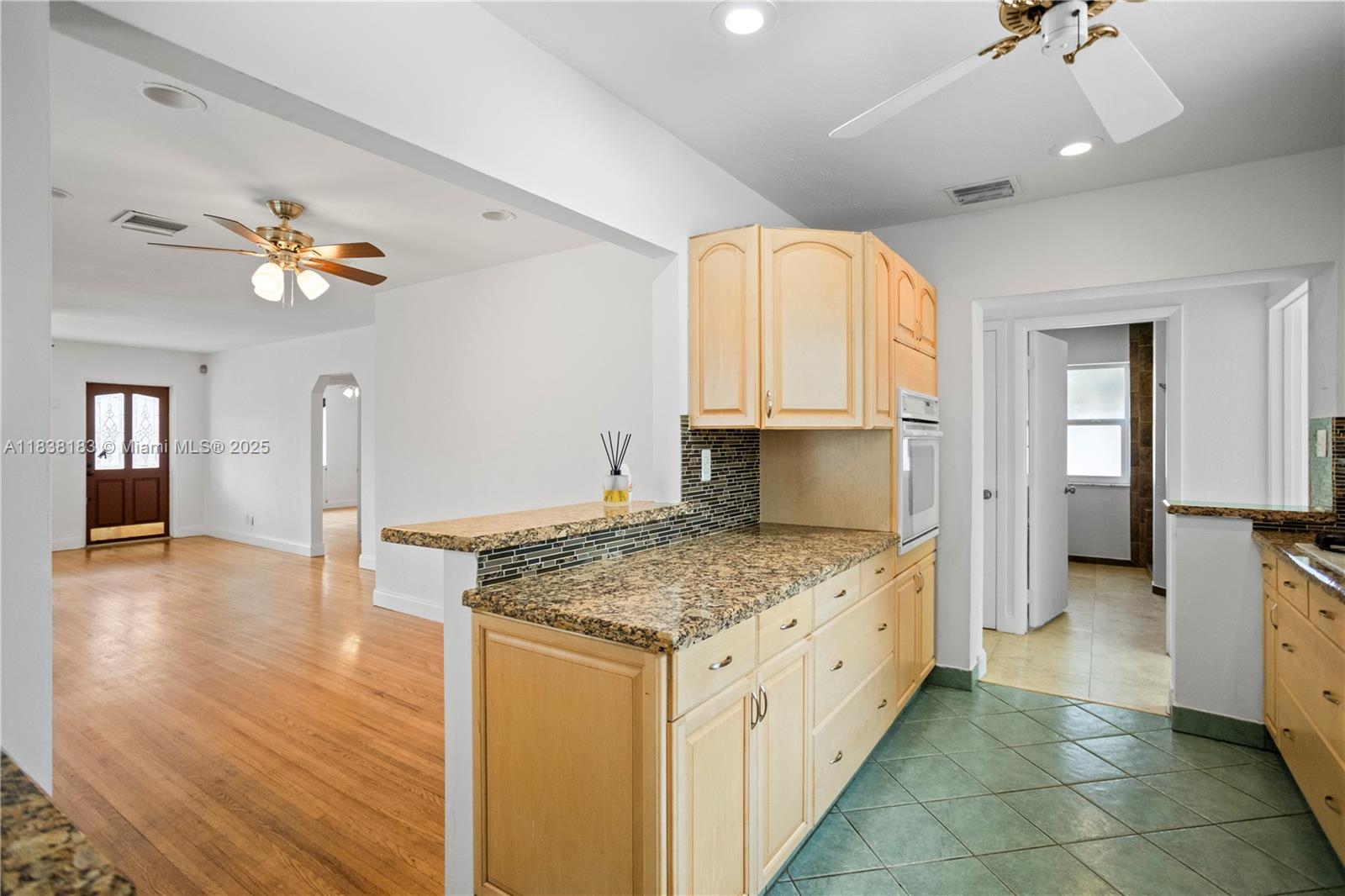 HOLLYWOOD LITTLE RANCHES - Residential