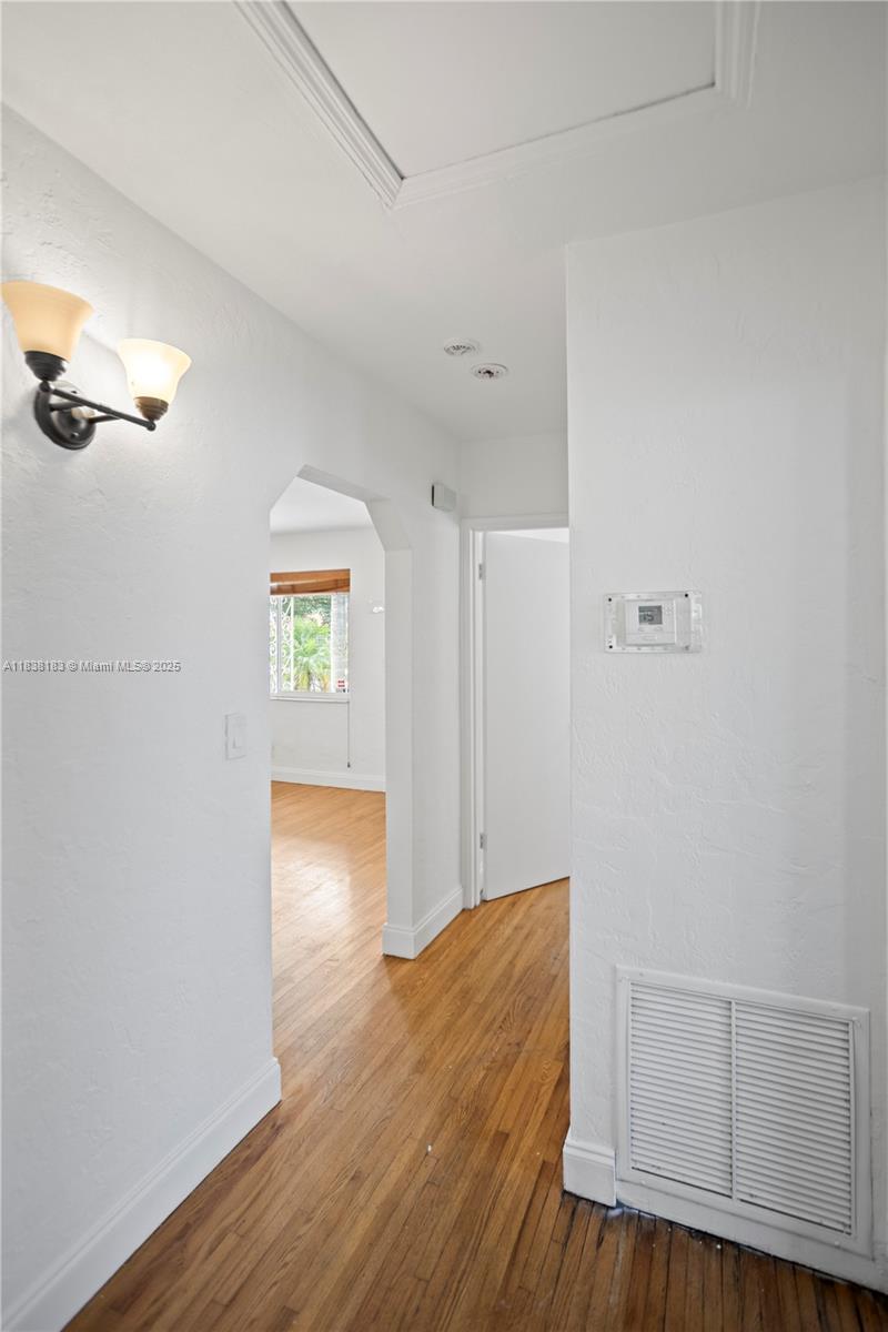 HOLLYWOOD LITTLE RANCHES - Residential