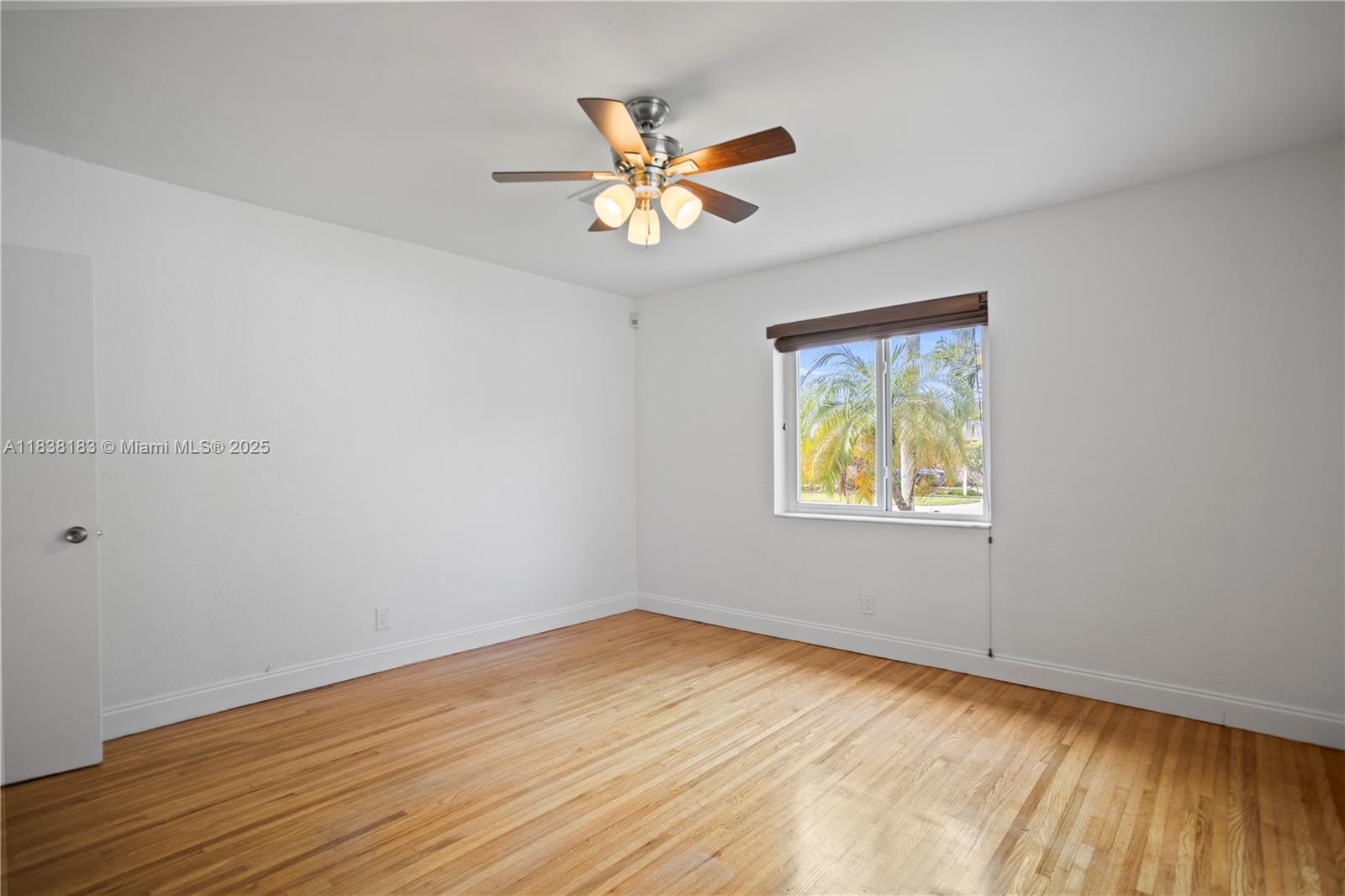 HOLLYWOOD LITTLE RANCHES - Residential