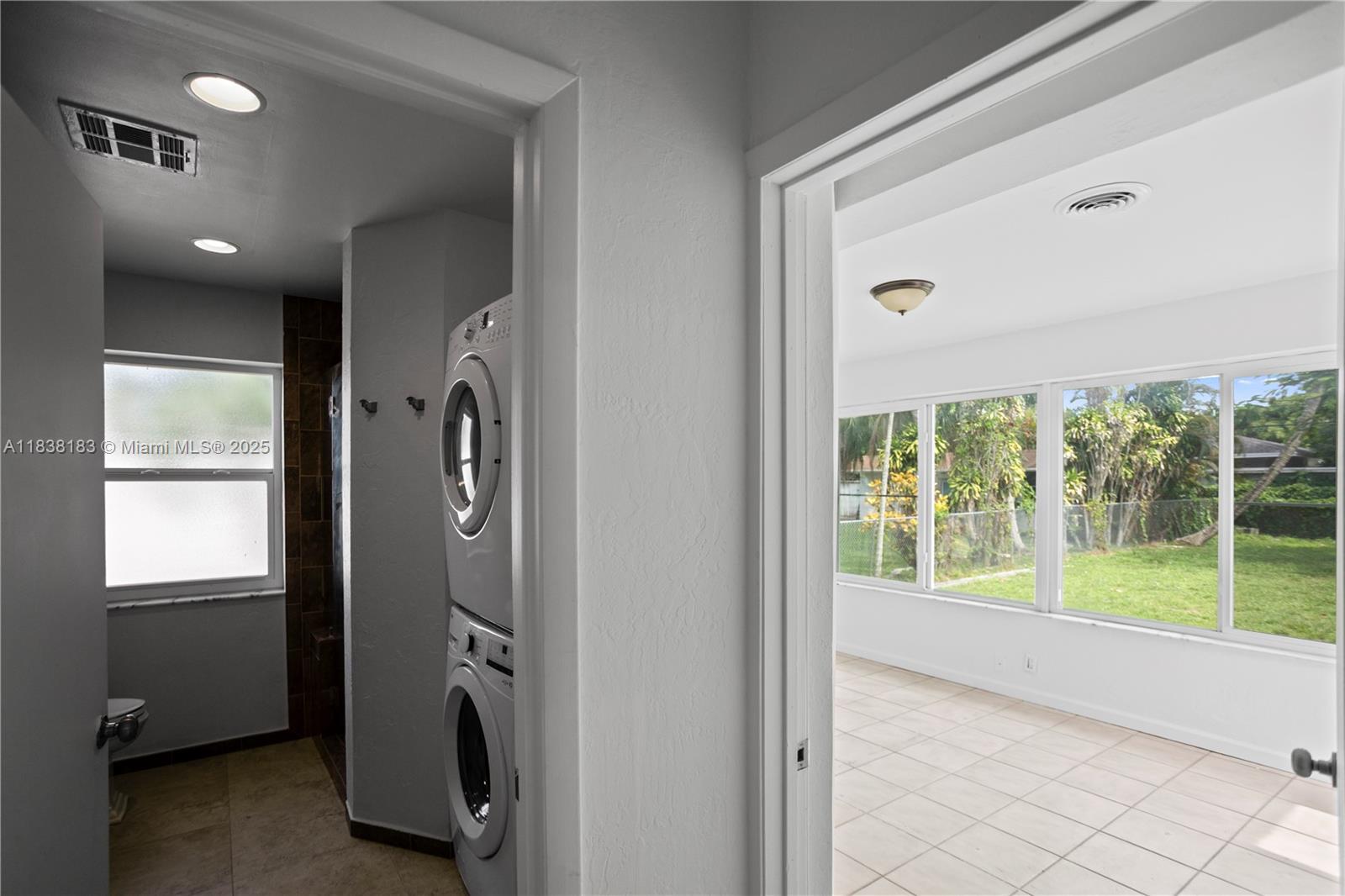 HOLLYWOOD LITTLE RANCHES - Residential