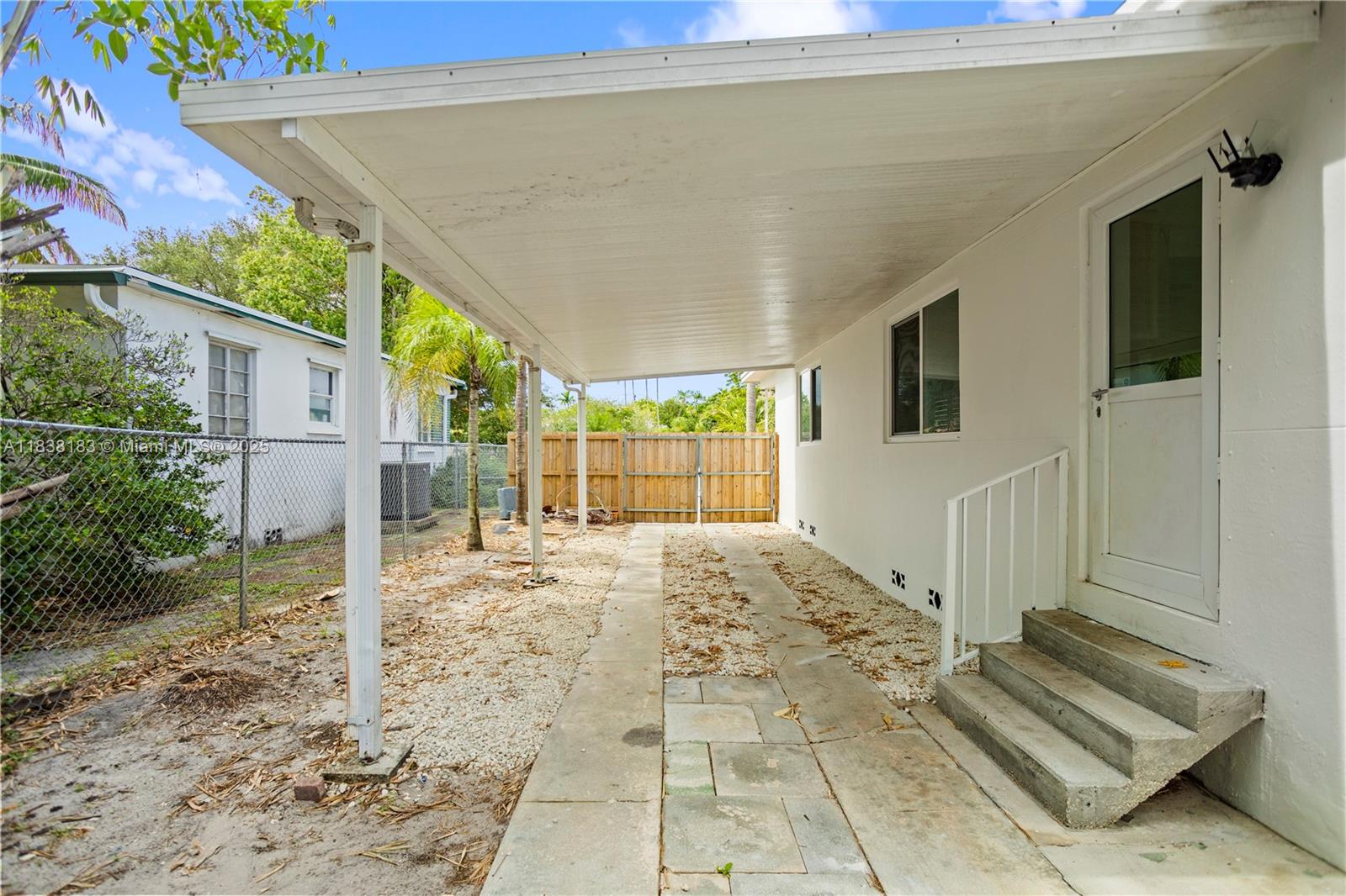 HOLLYWOOD LITTLE RANCHES - Residential