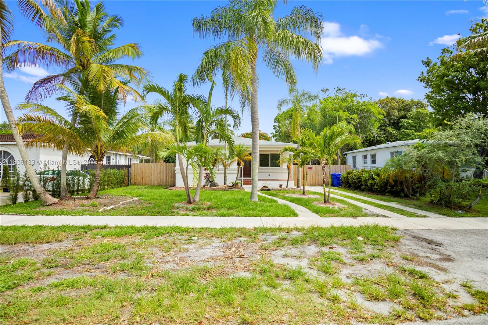 HOLLYWOOD LITTLE RANCHES - Residential