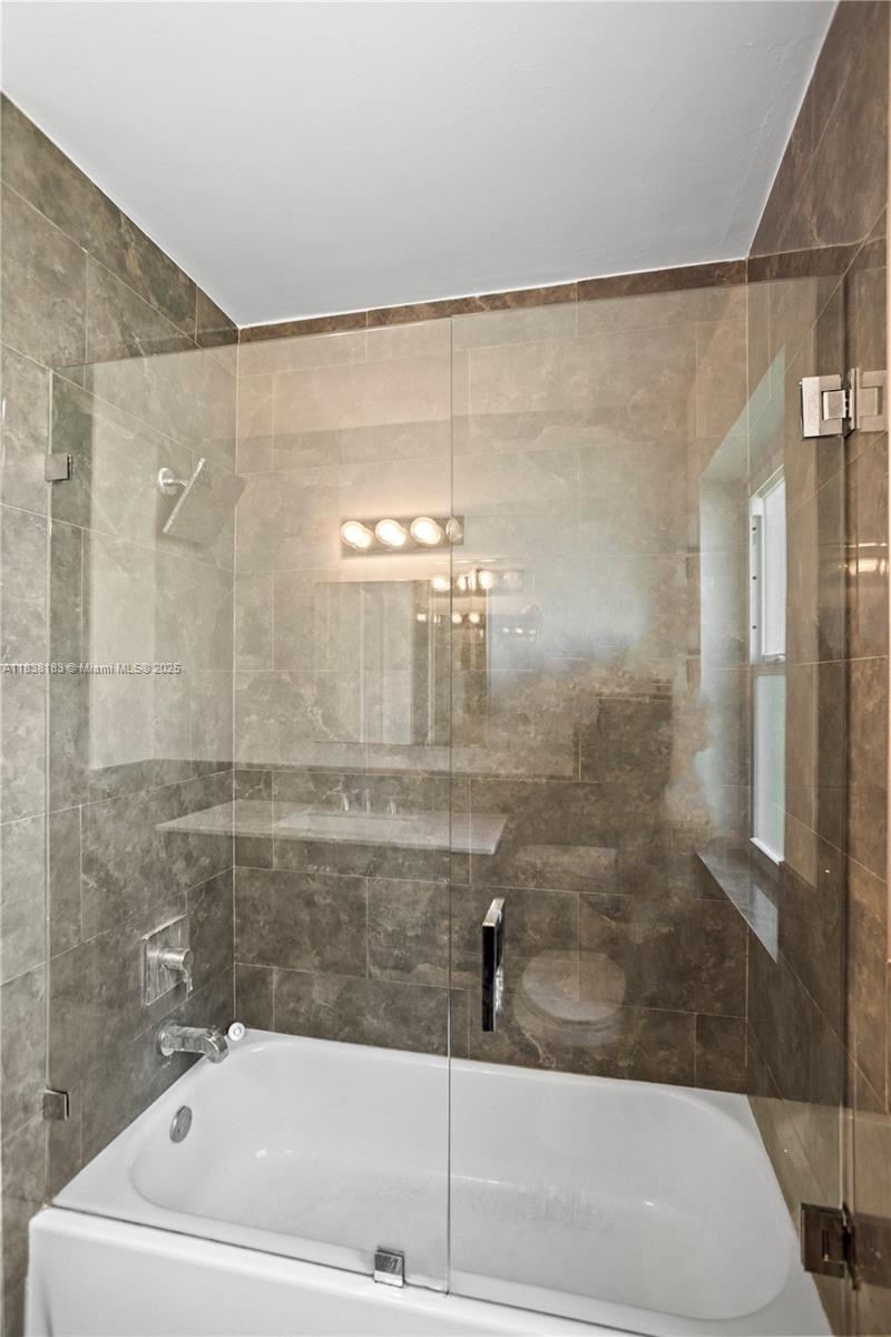 HOLLYWOOD LITTLE RANCHES - Residential