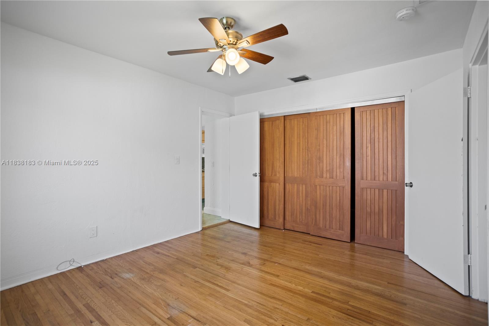 HOLLYWOOD LITTLE RANCHES - Residential