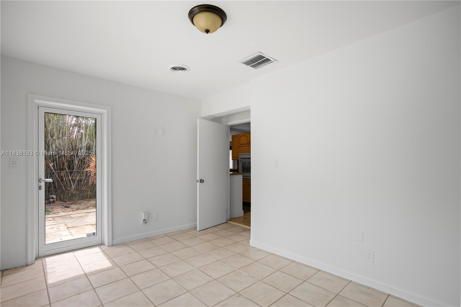 HOLLYWOOD LITTLE RANCHES - Residential