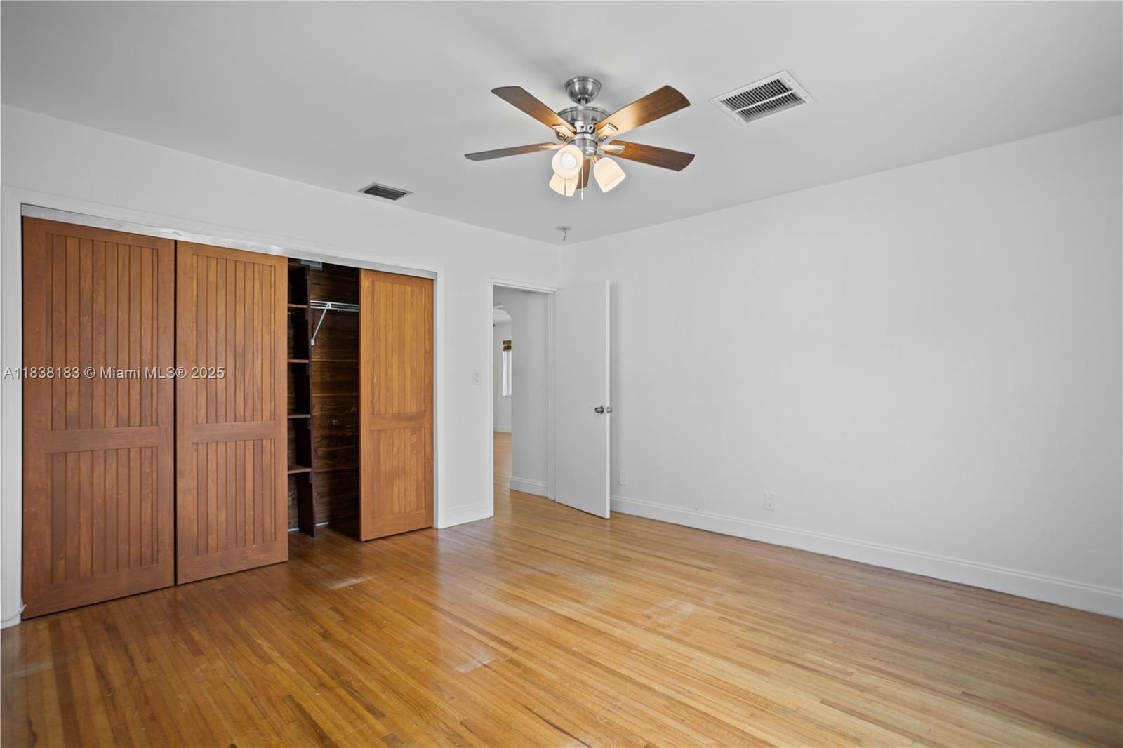 HOLLYWOOD LITTLE RANCHES - Residential