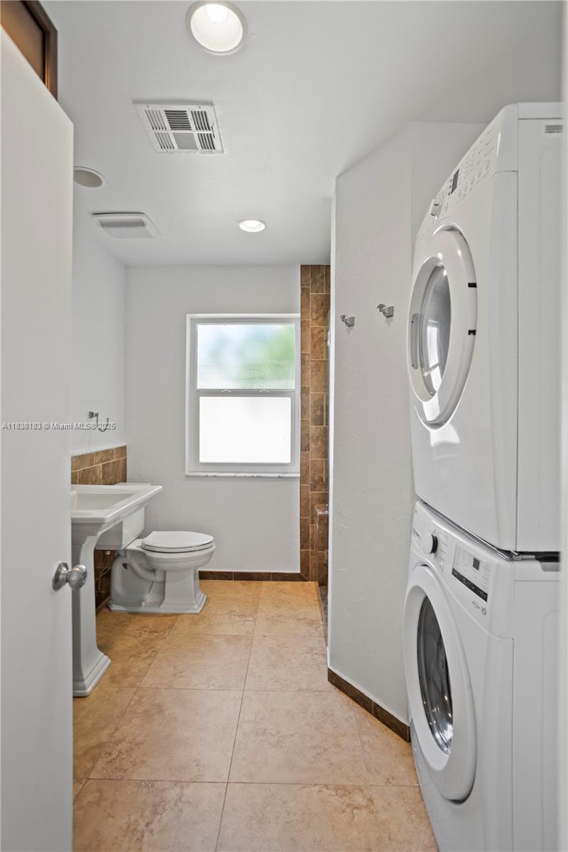 HOLLYWOOD LITTLE RANCHES - Residential