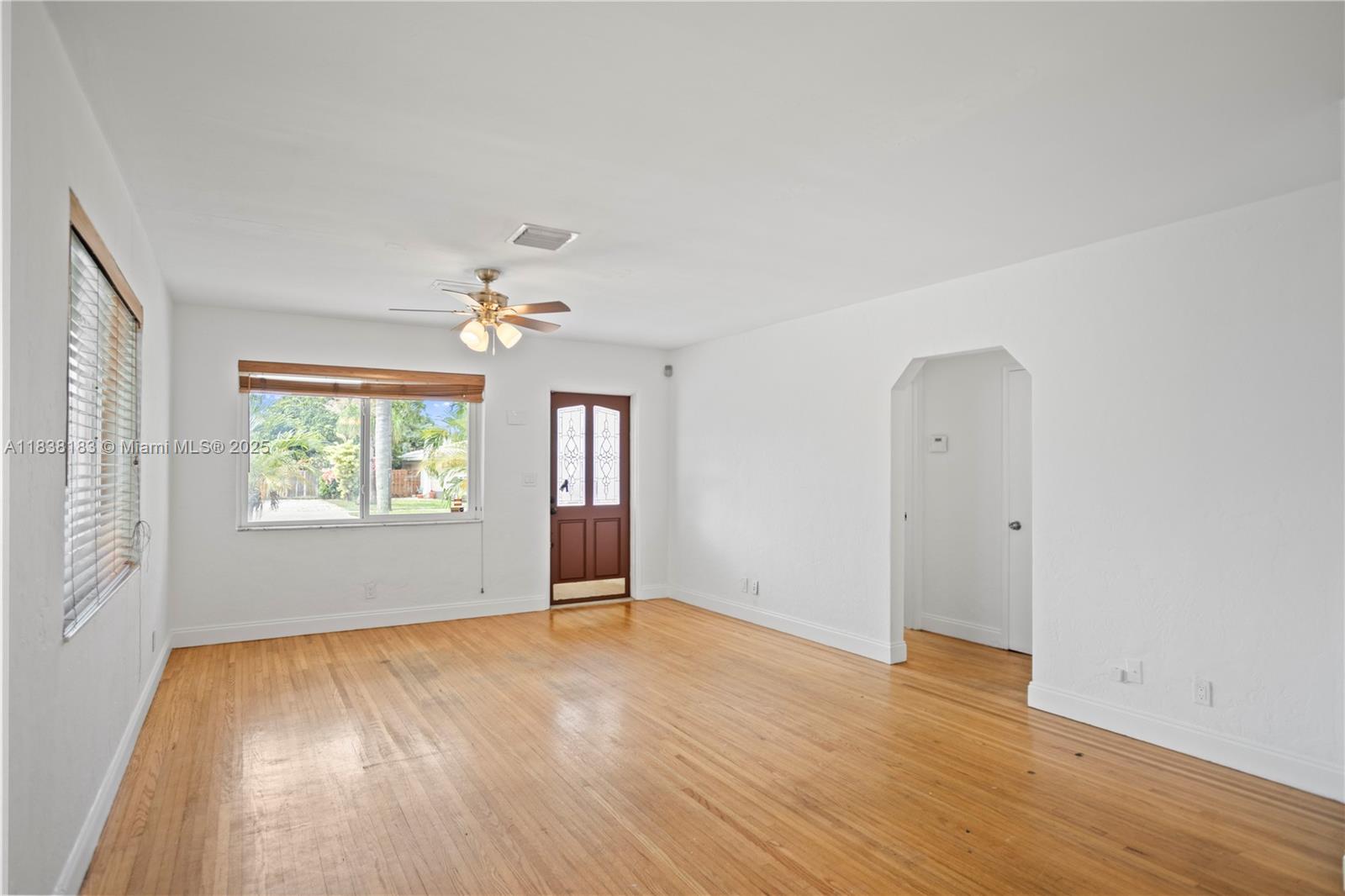 HOLLYWOOD LITTLE RANCHES - Residential