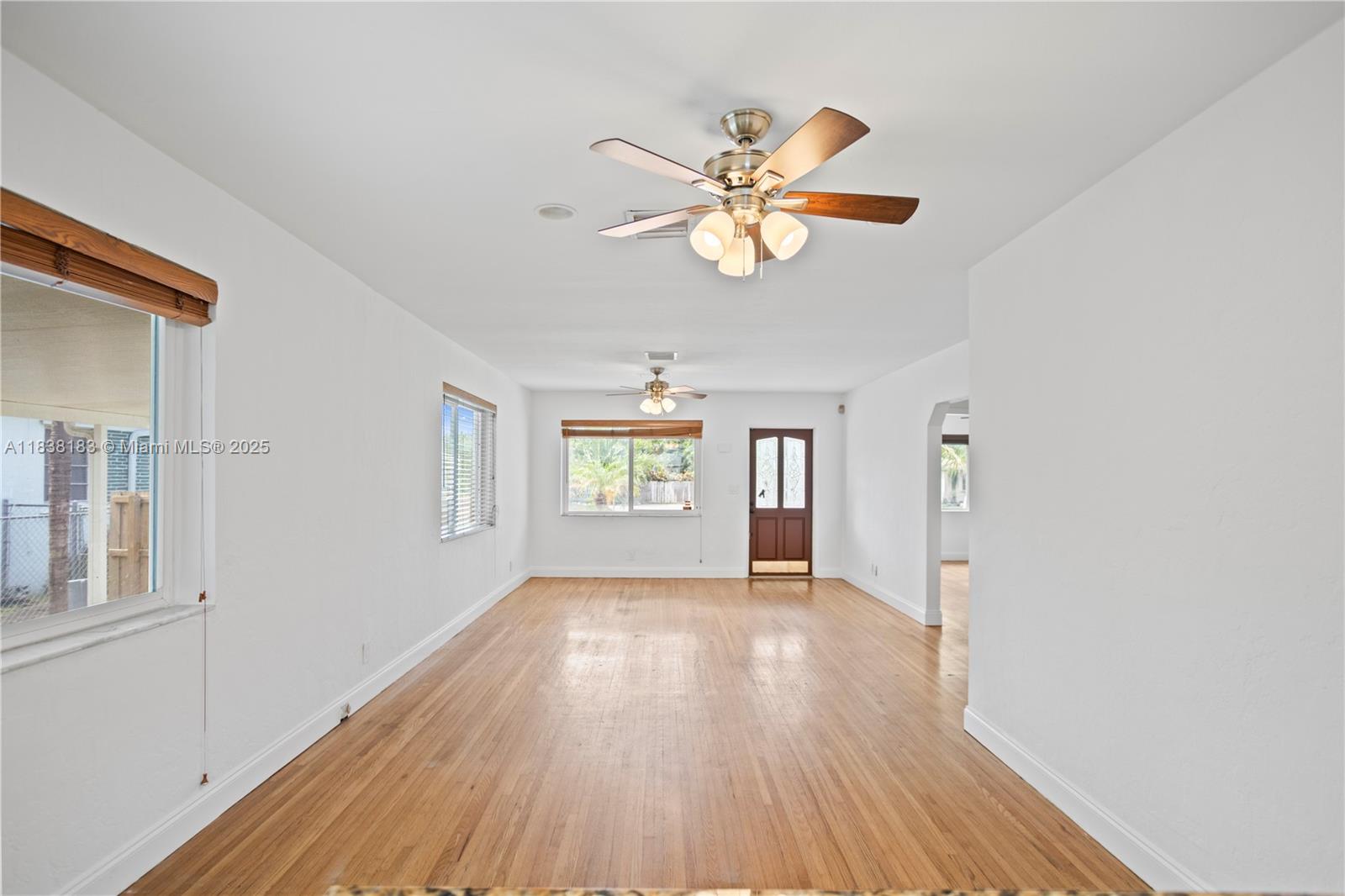 HOLLYWOOD LITTLE RANCHES - Residential