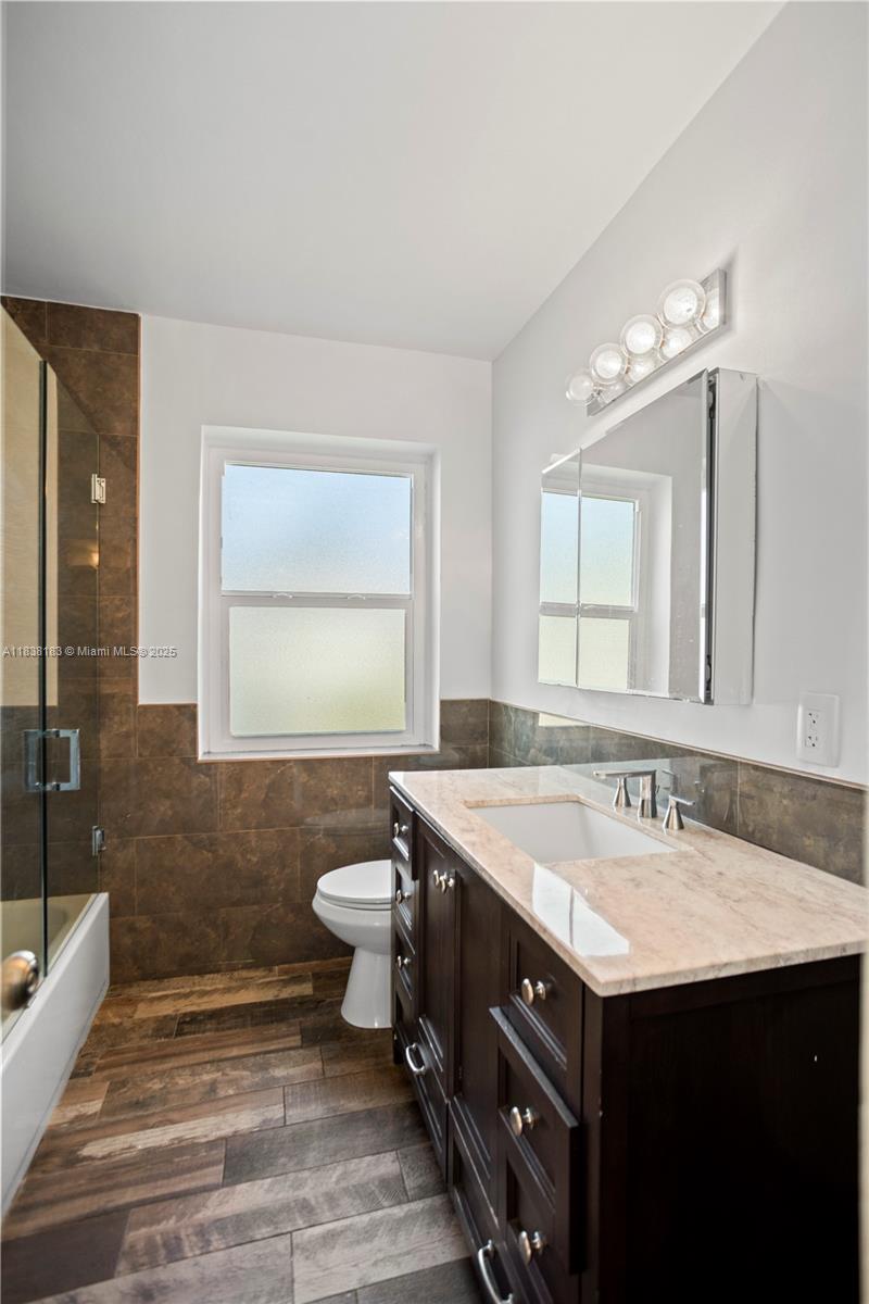 HOLLYWOOD LITTLE RANCHES - Residential