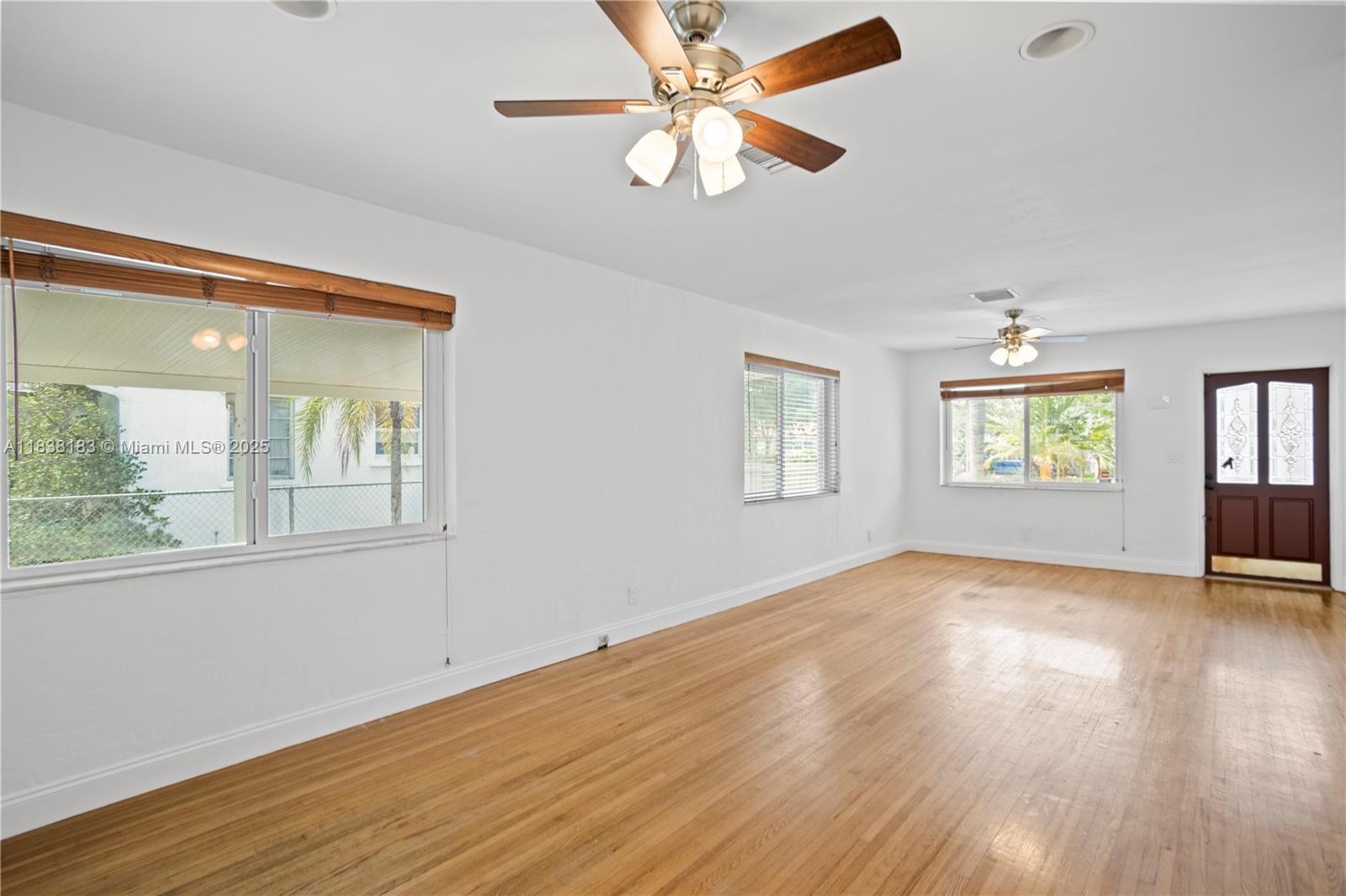 HOLLYWOOD LITTLE RANCHES - Residential