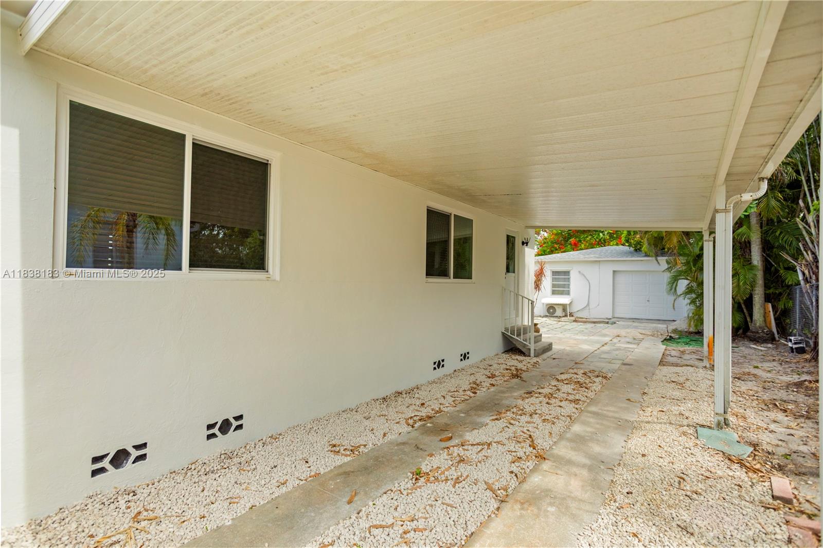 HOLLYWOOD LITTLE RANCHES - Residential