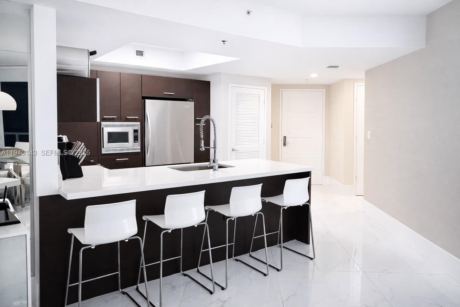 ST TROPEZ ON THE BAY III - Residential