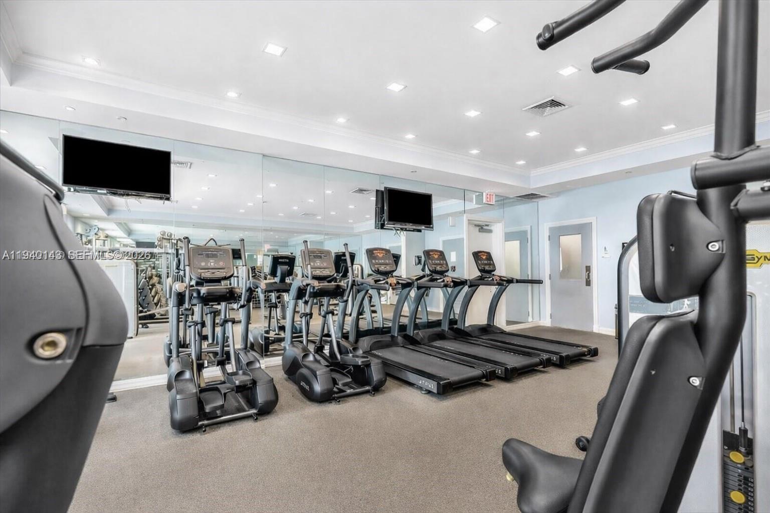 ST TROPEZ ON THE BAY III - Residential