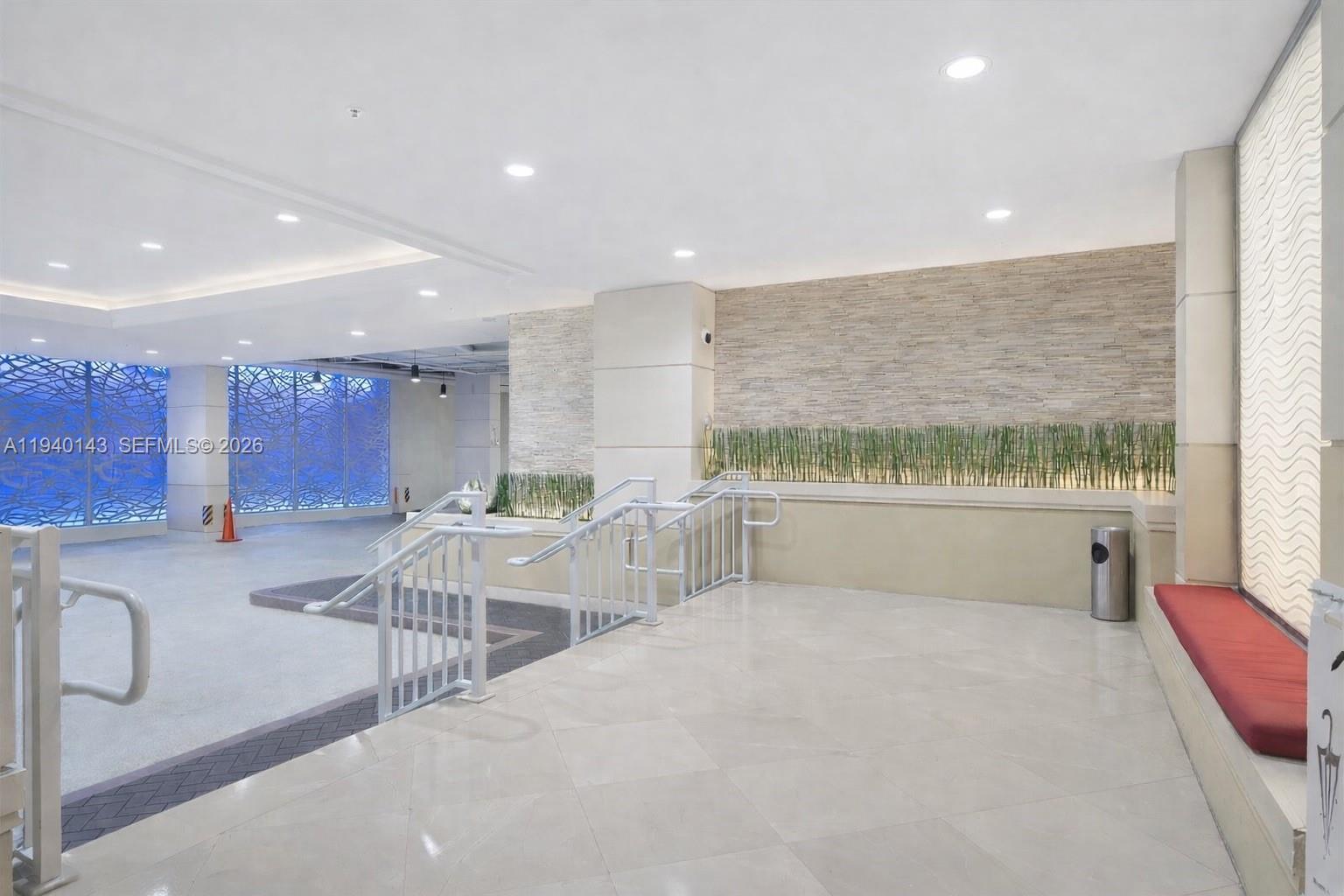 ST TROPEZ ON THE BAY III - Residential