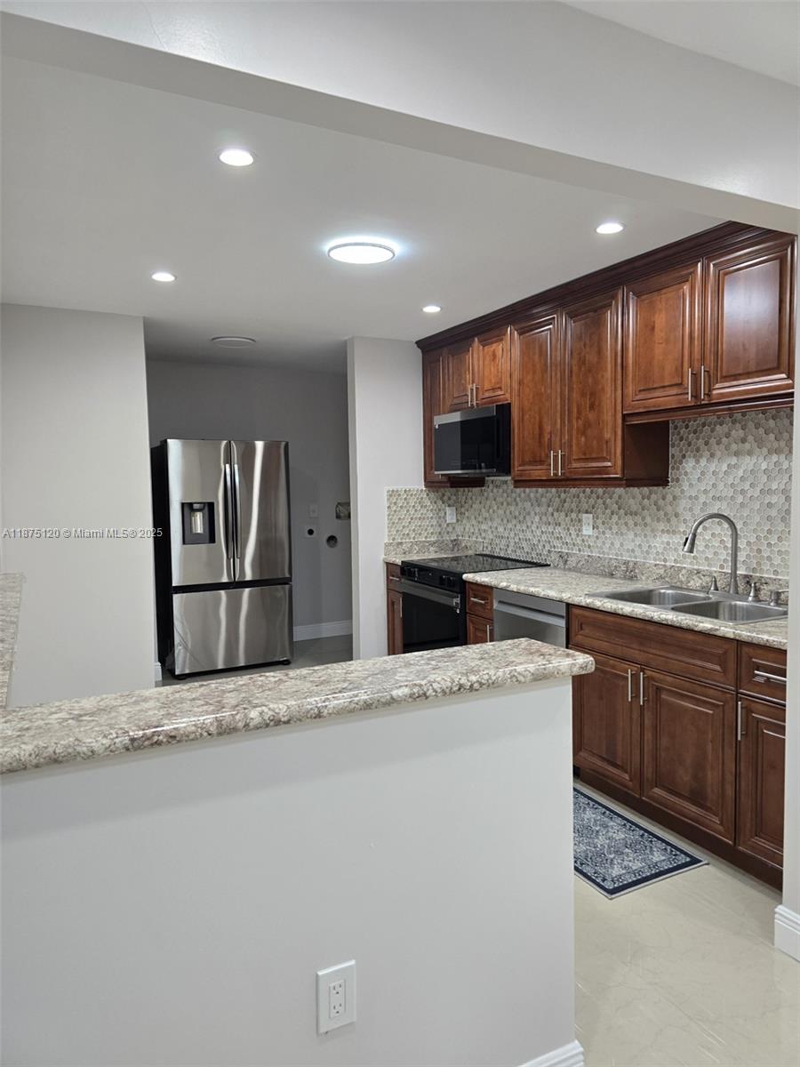 DOUGLAS ESTS - Residential