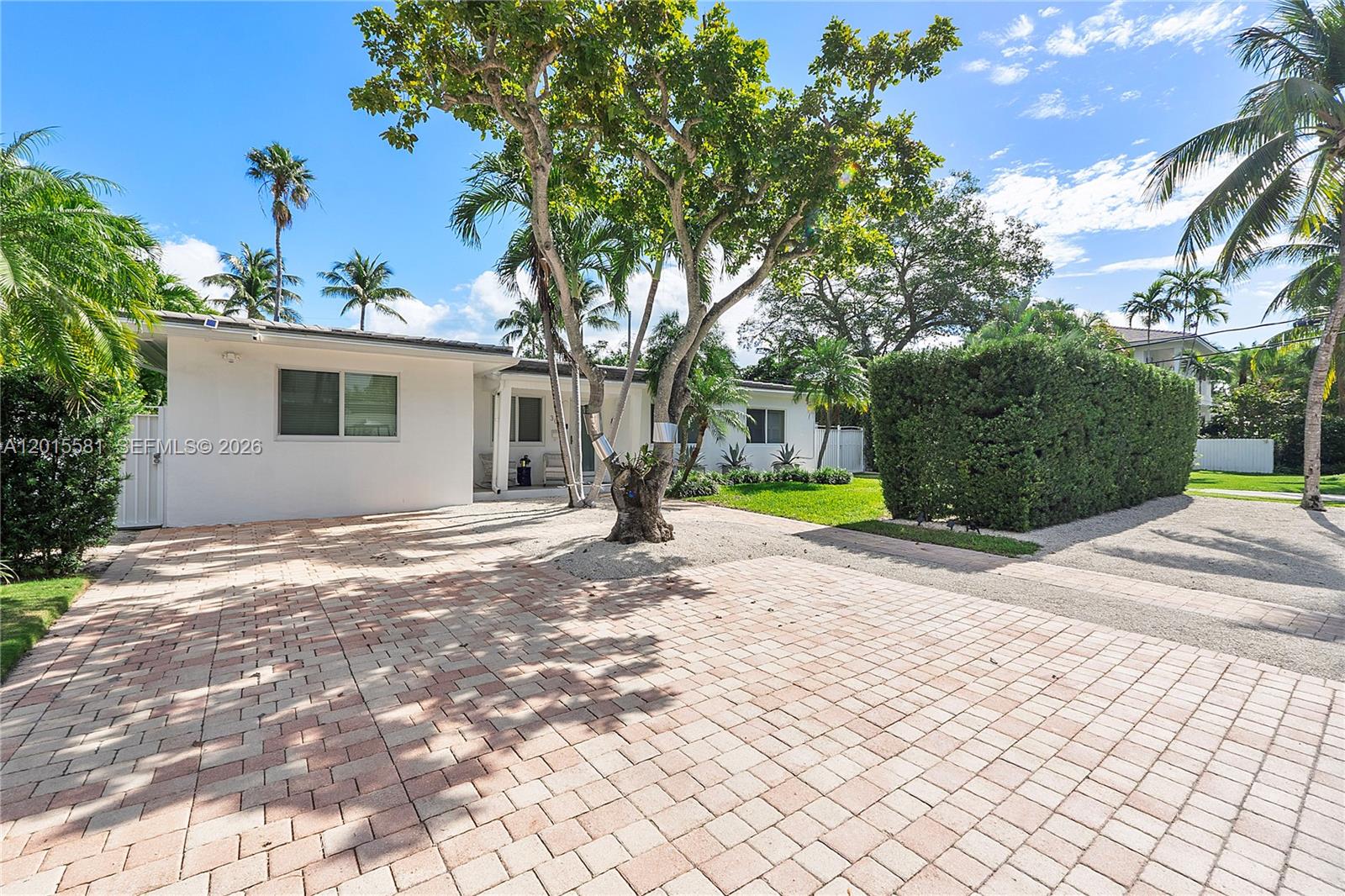 301 Hampton Ln