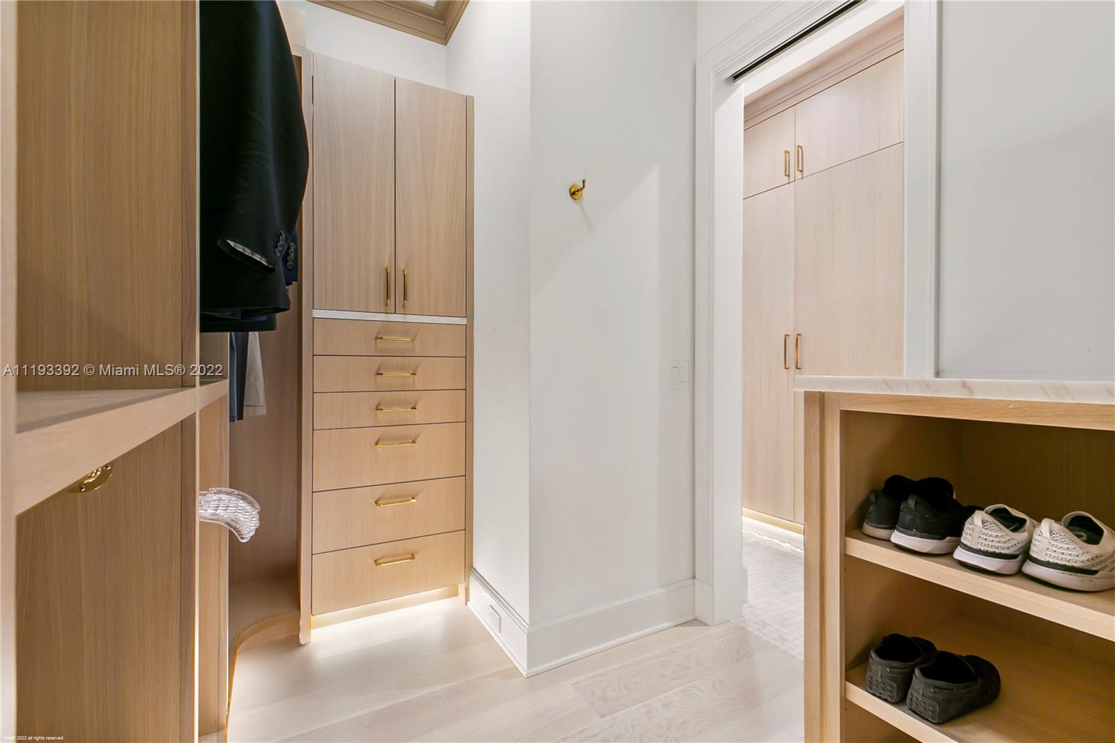 ISLAND BEACH THE REVISED - Residential