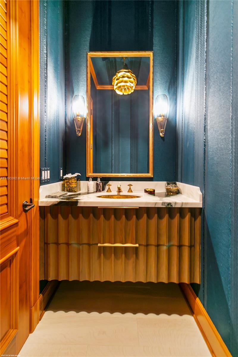 ISLAND BEACH THE REVISED - Residential