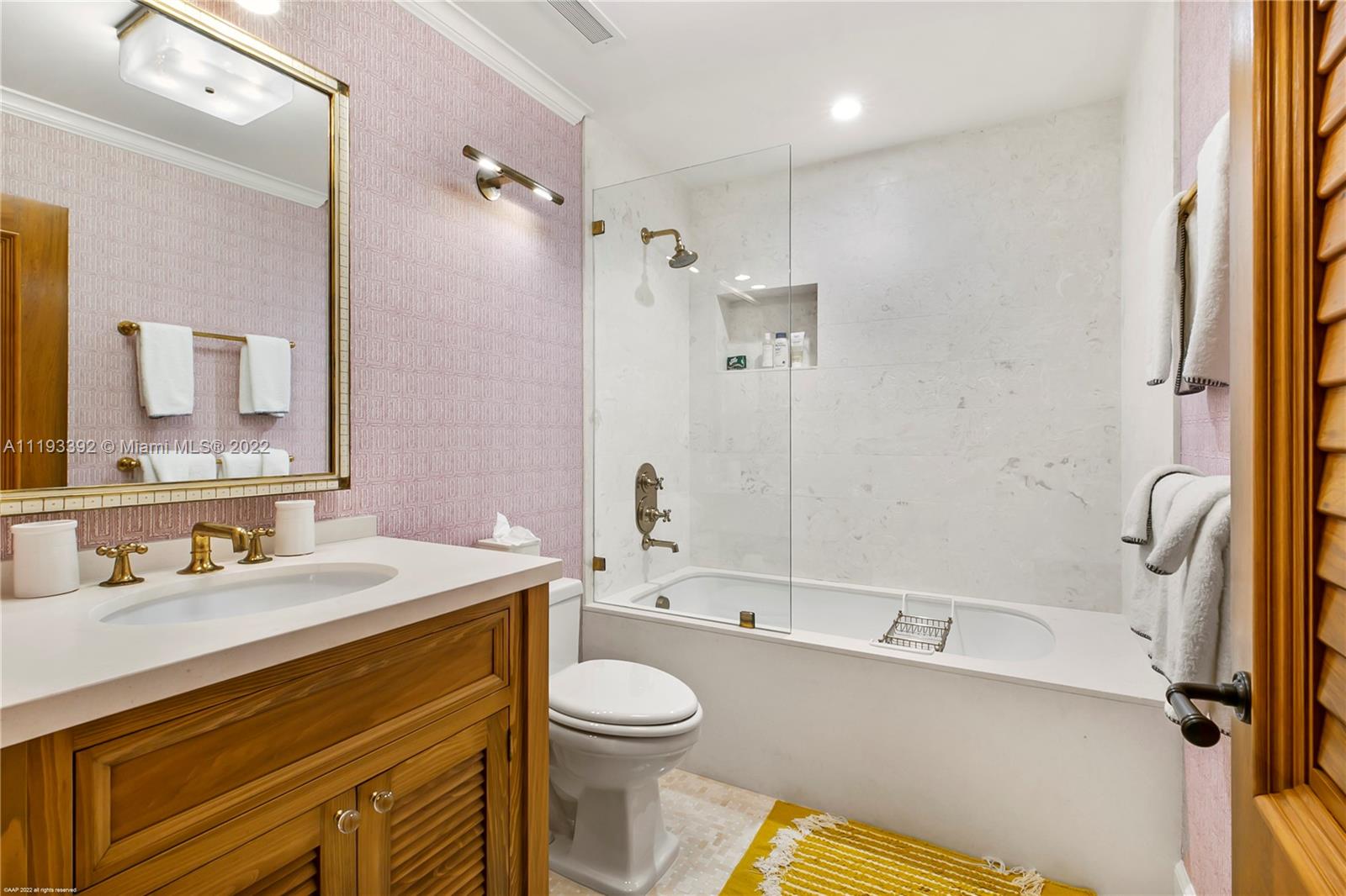 ISLAND BEACH THE REVISED - Residential