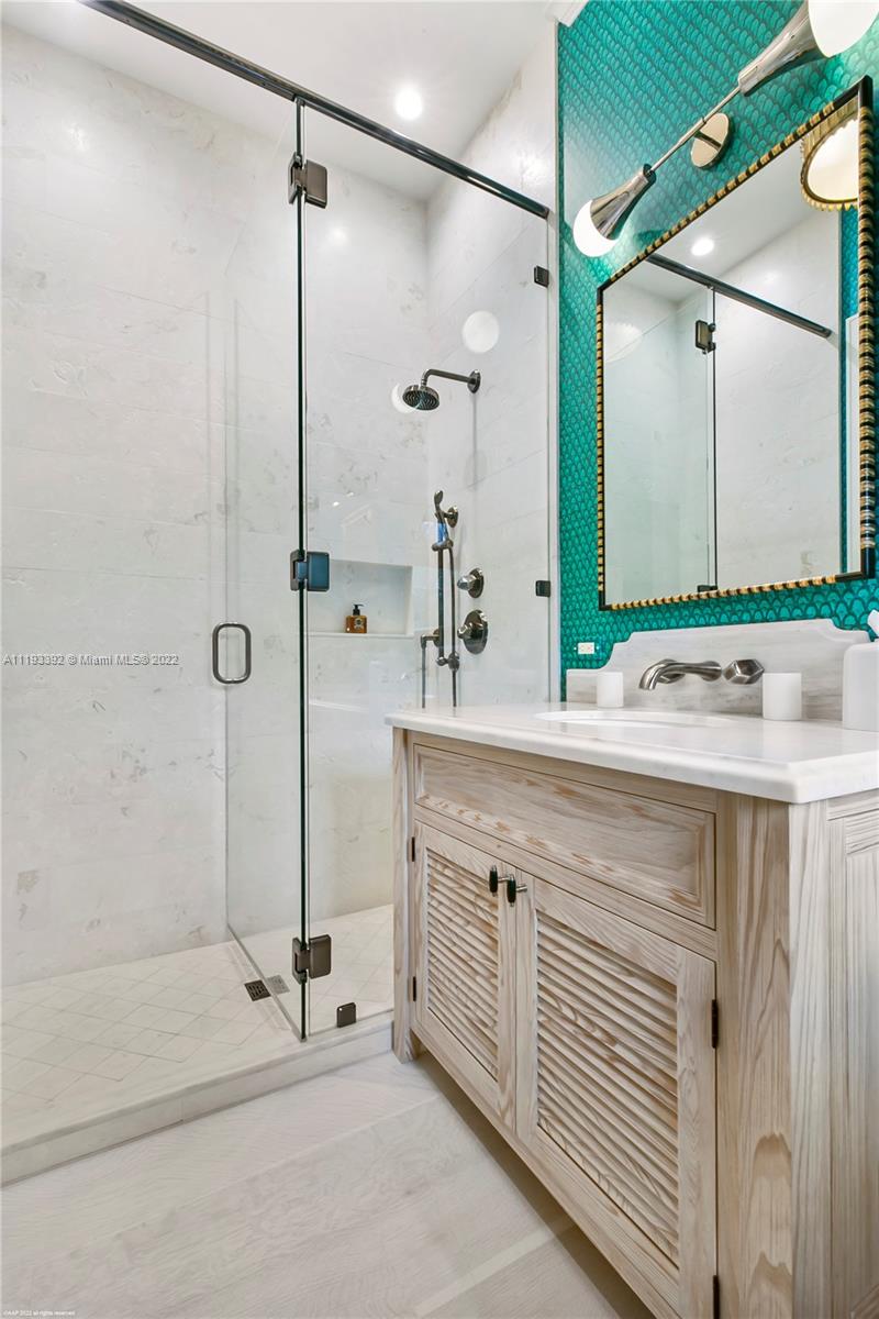 ISLAND BEACH THE REVISED - Residential