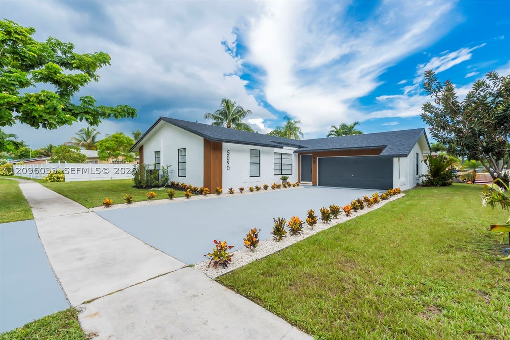 Photo of 5090 SW 11th St, Margate, FL 33068 (MLS # A12096033)