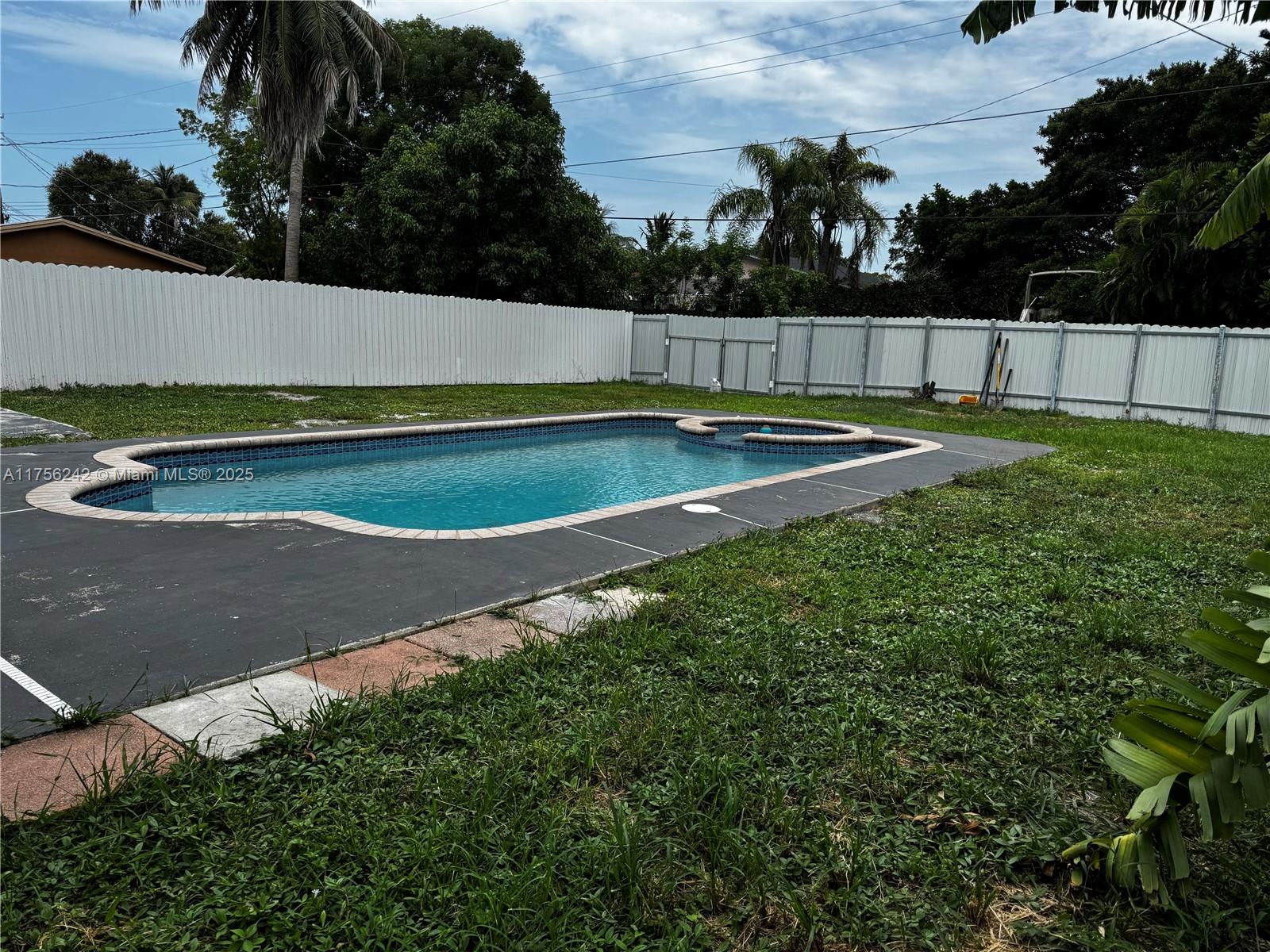 HOLLYWOOD PARK - Residential