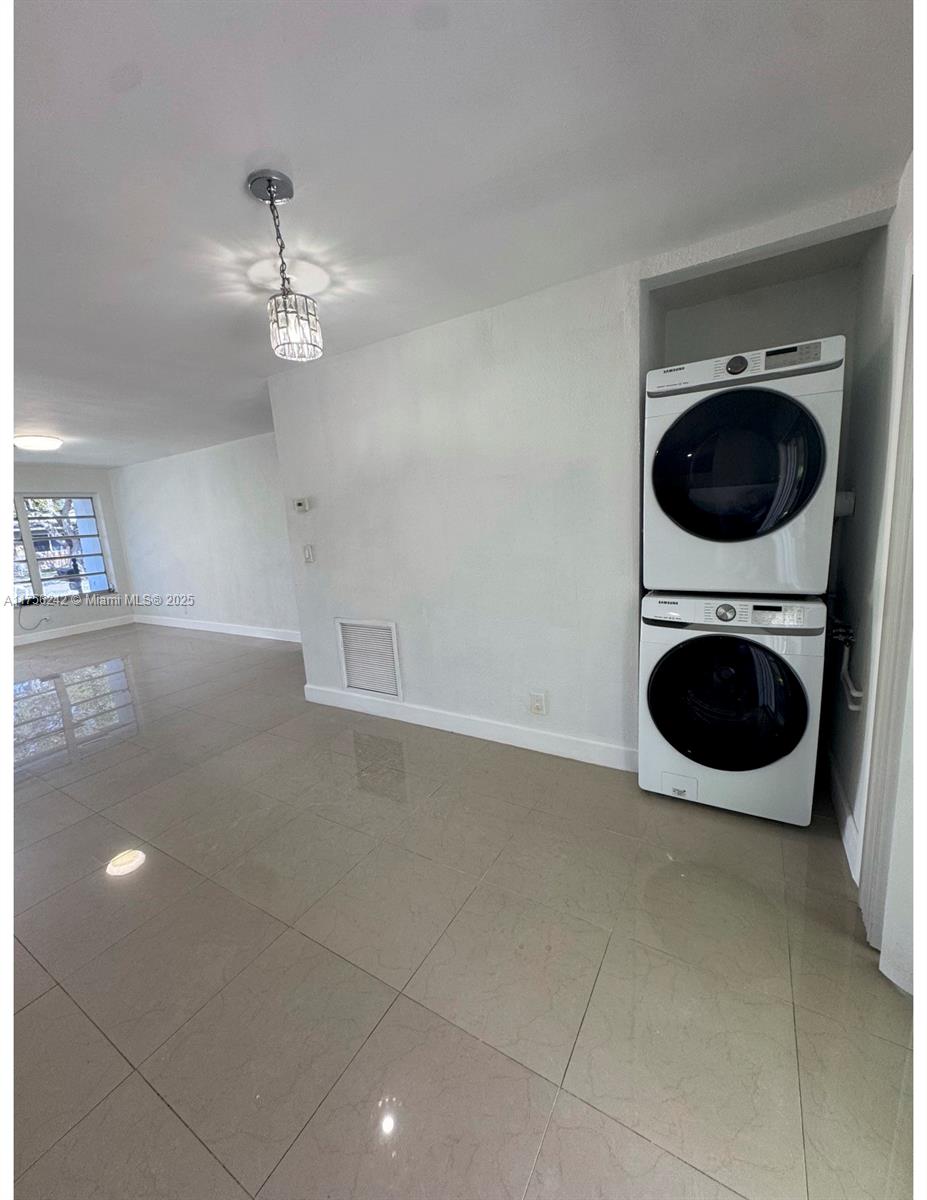 HOLLYWOOD PARK - Residential