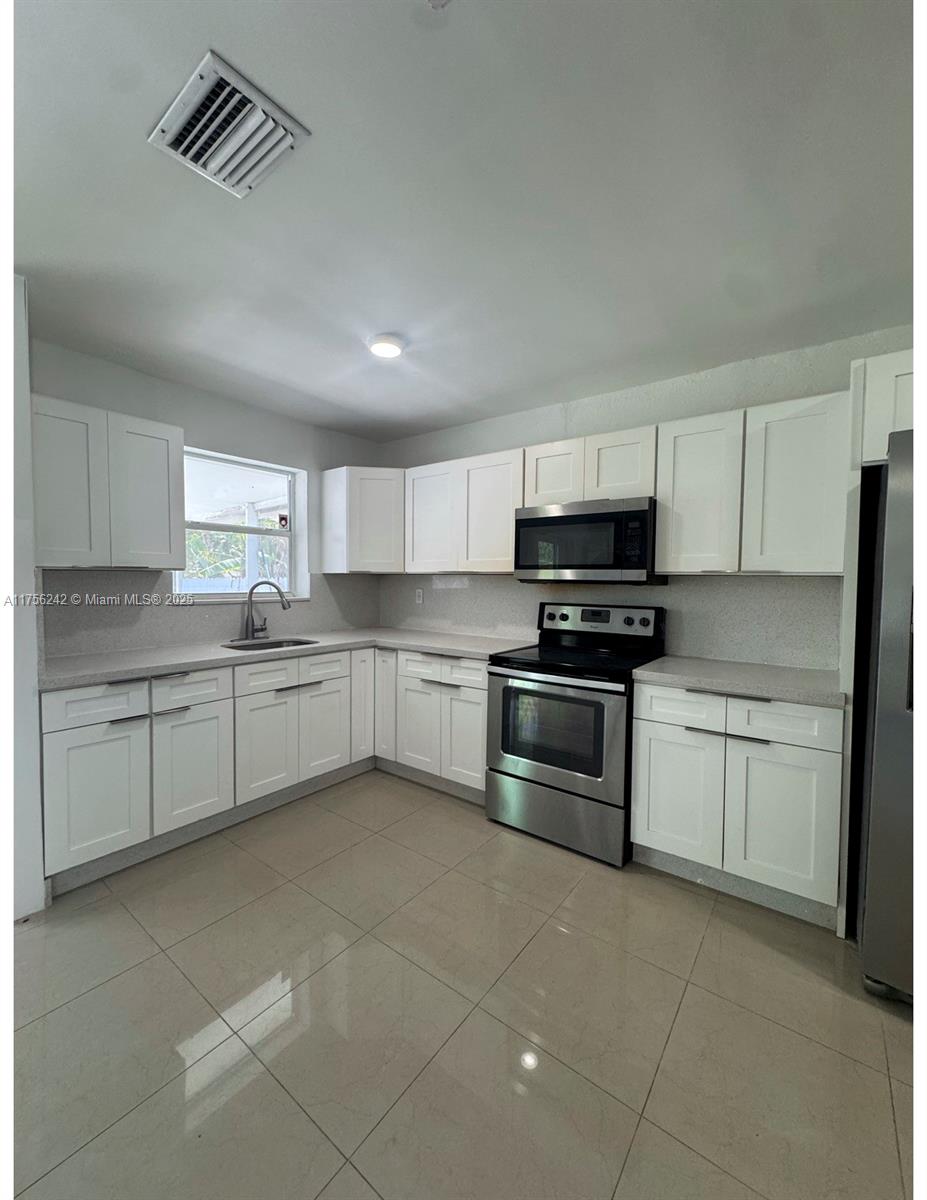 HOLLYWOOD PARK - Residential