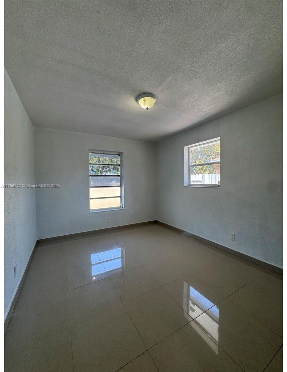 HOLLYWOOD PARK - Residential