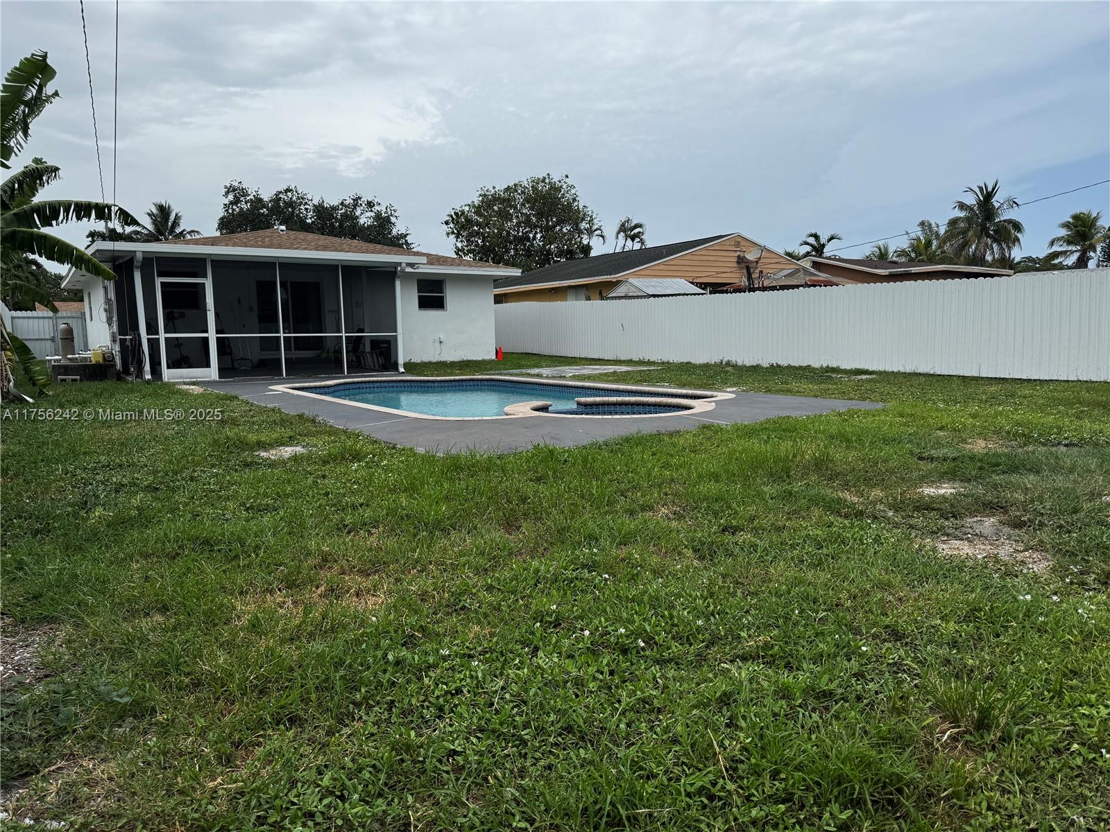 HOLLYWOOD PARK - Residential