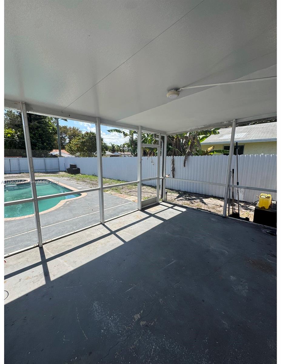 HOLLYWOOD PARK - Residential