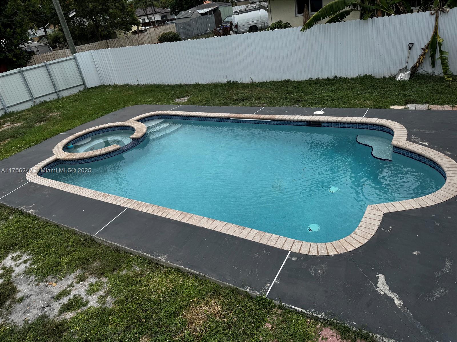 HOLLYWOOD PARK - Residential