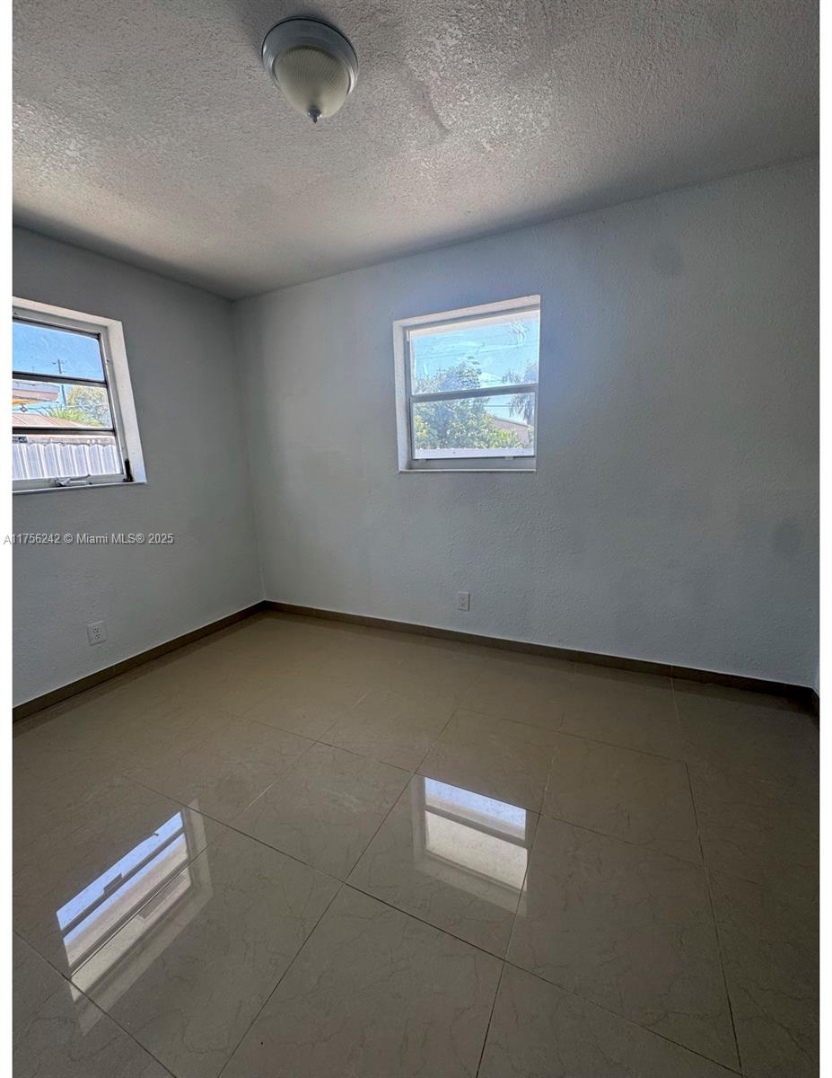 HOLLYWOOD PARK - Residential