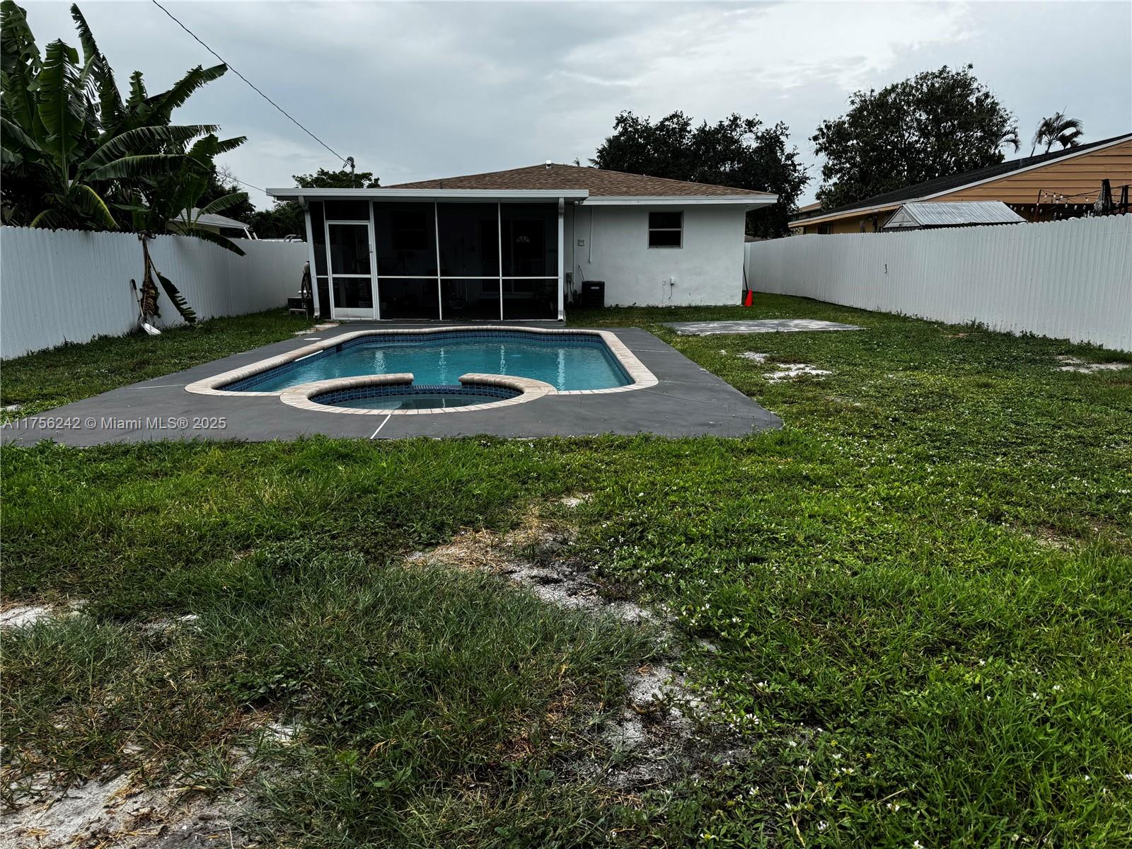 HOLLYWOOD PARK - Residential