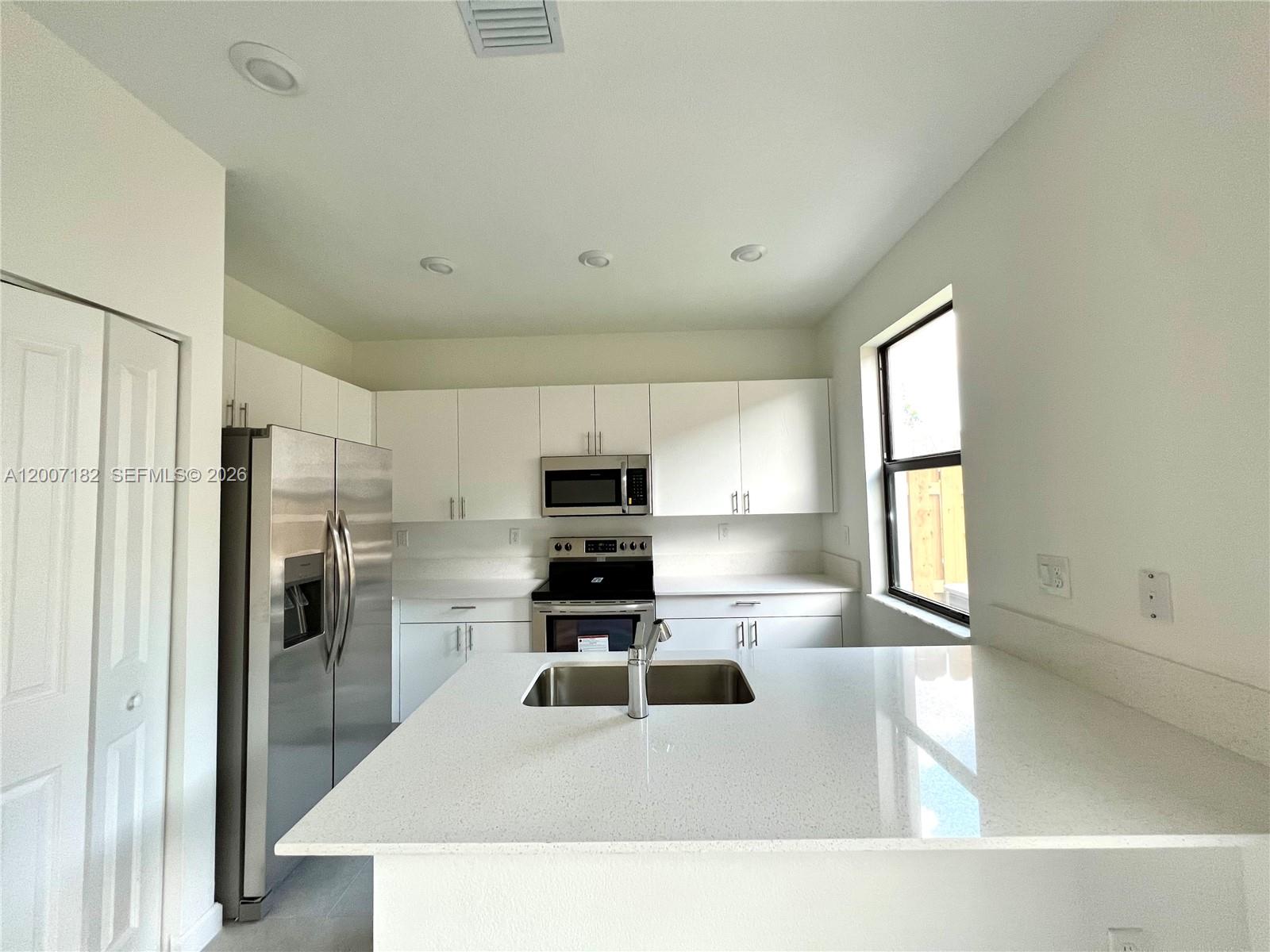 KENDALL ASSEMBLAGE SOUTH - Residential