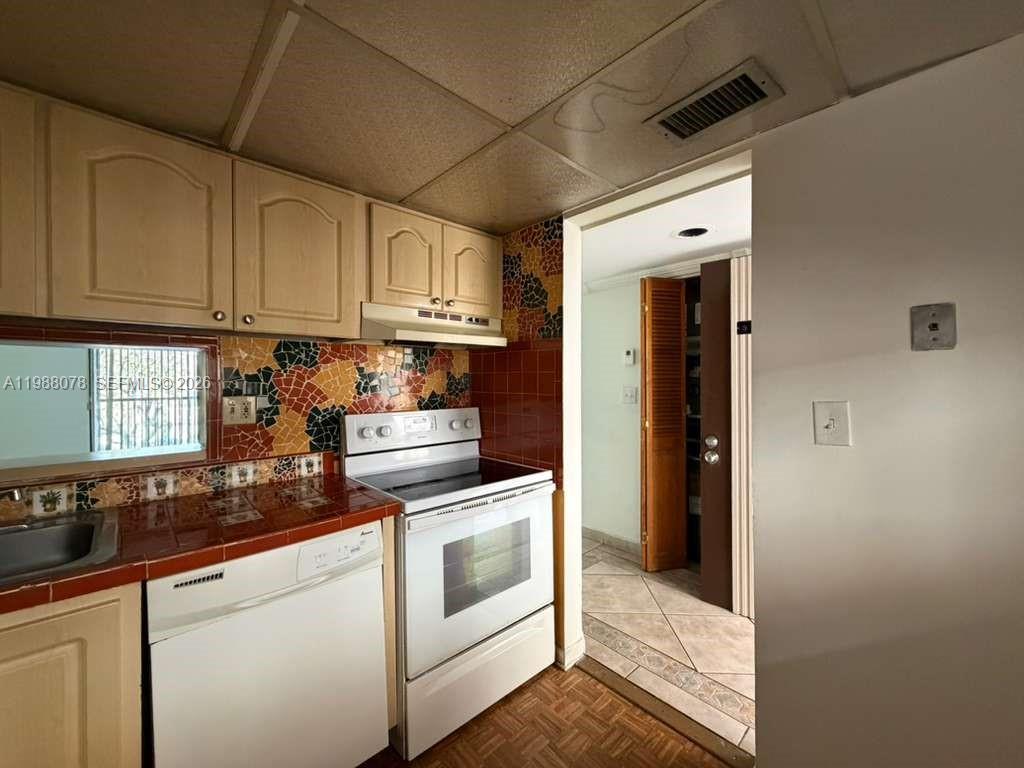 HORIZONS WEST CONDO #2 - Residential Lease