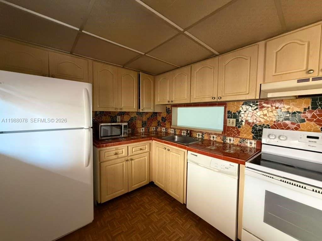 HORIZONS WEST CONDO #2 - Residential Lease