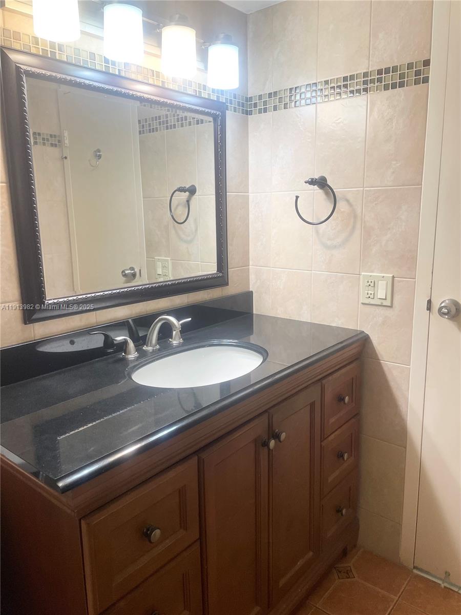 AVANT GARDE CONDO - Residential Lease