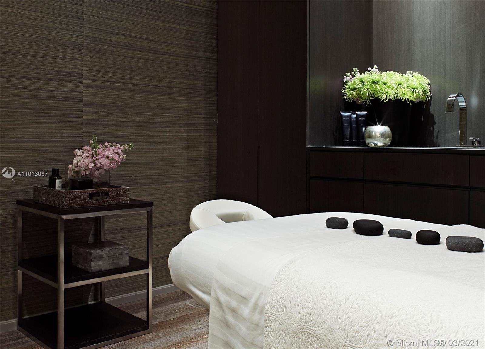 PRIVE ISLAND RESIDENCES - Residential