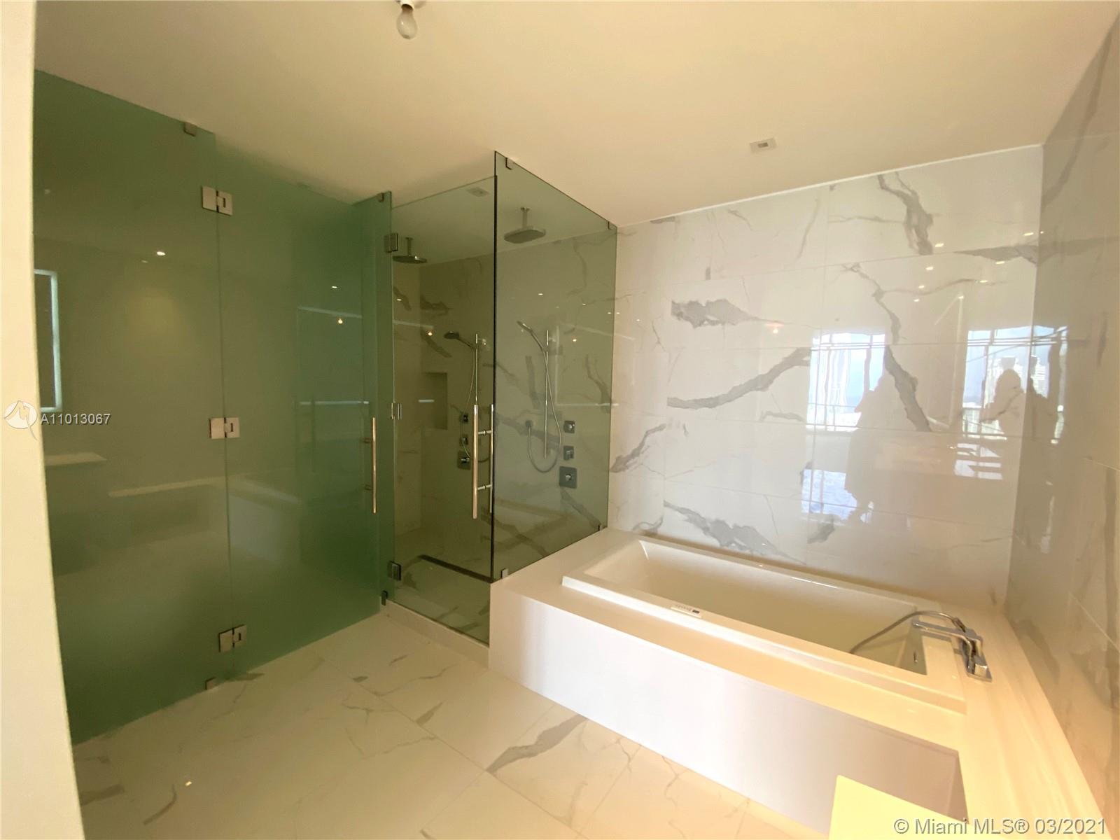 PRIVE ISLAND RESIDENCES - Residential