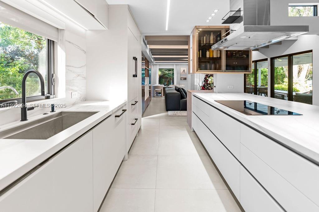 COCONUT GROVE MANOR - Residential