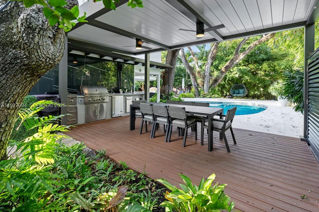 COCONUT GROVE MANOR - Residential