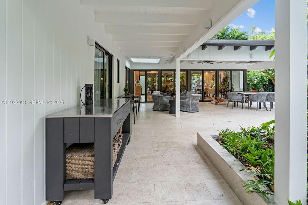 COCONUT GROVE MANOR - Residential