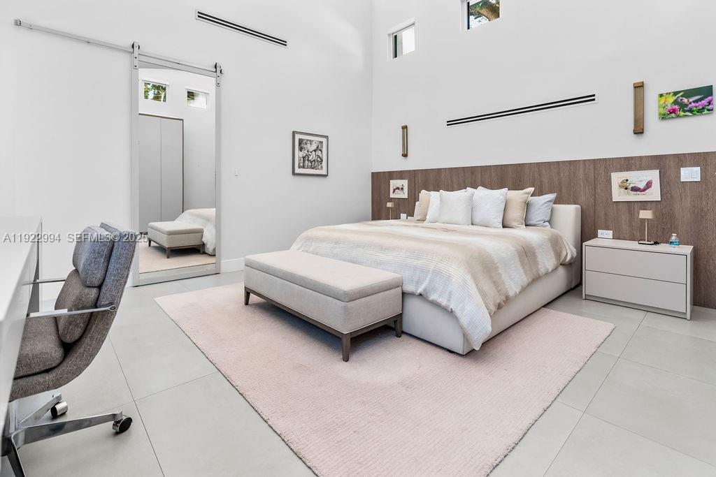 COCONUT GROVE MANOR - Residential